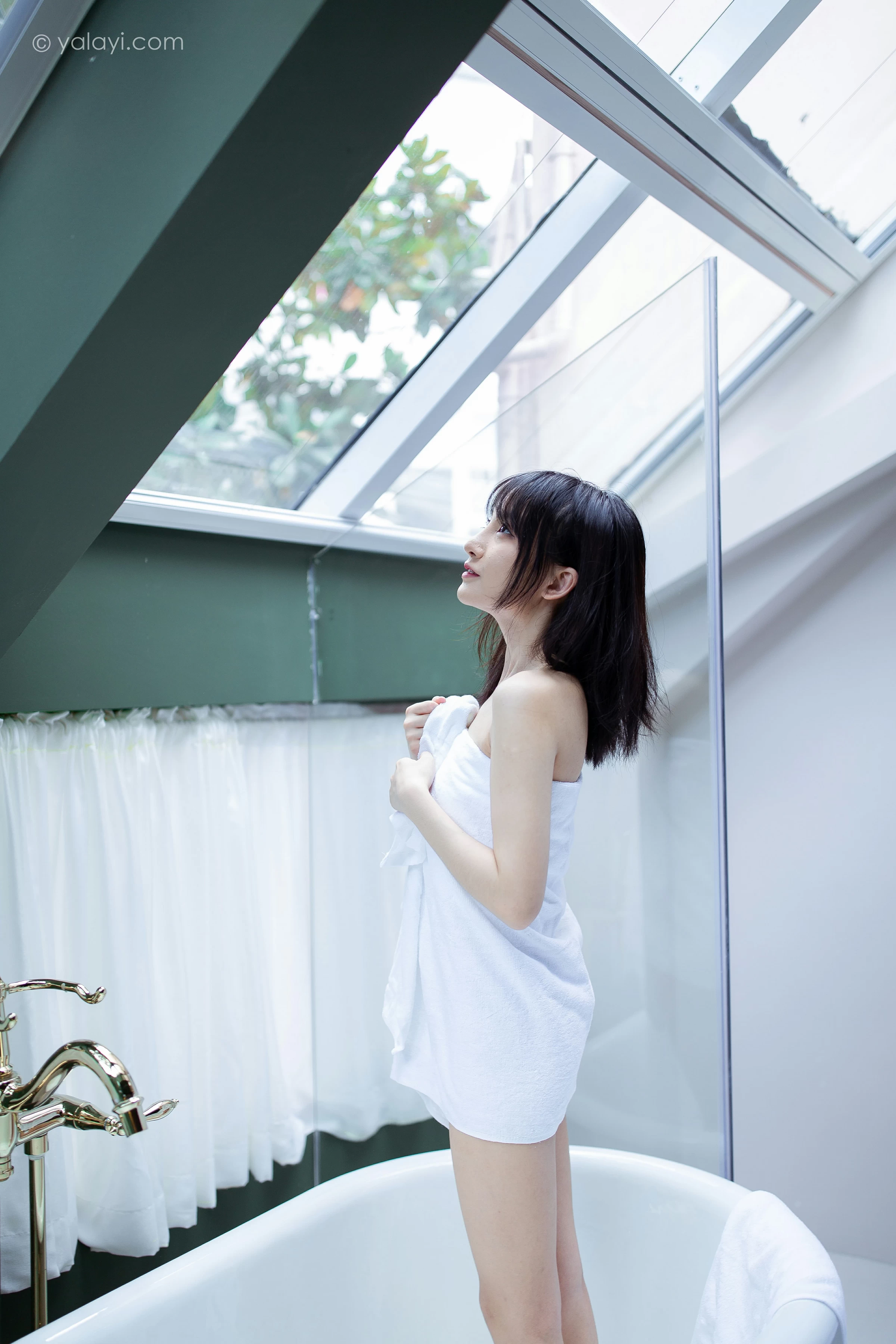 [YALAYI雅拉伊]NO.684 《清凉一夏》 落落 白色浴袍性感私房写真集第14张