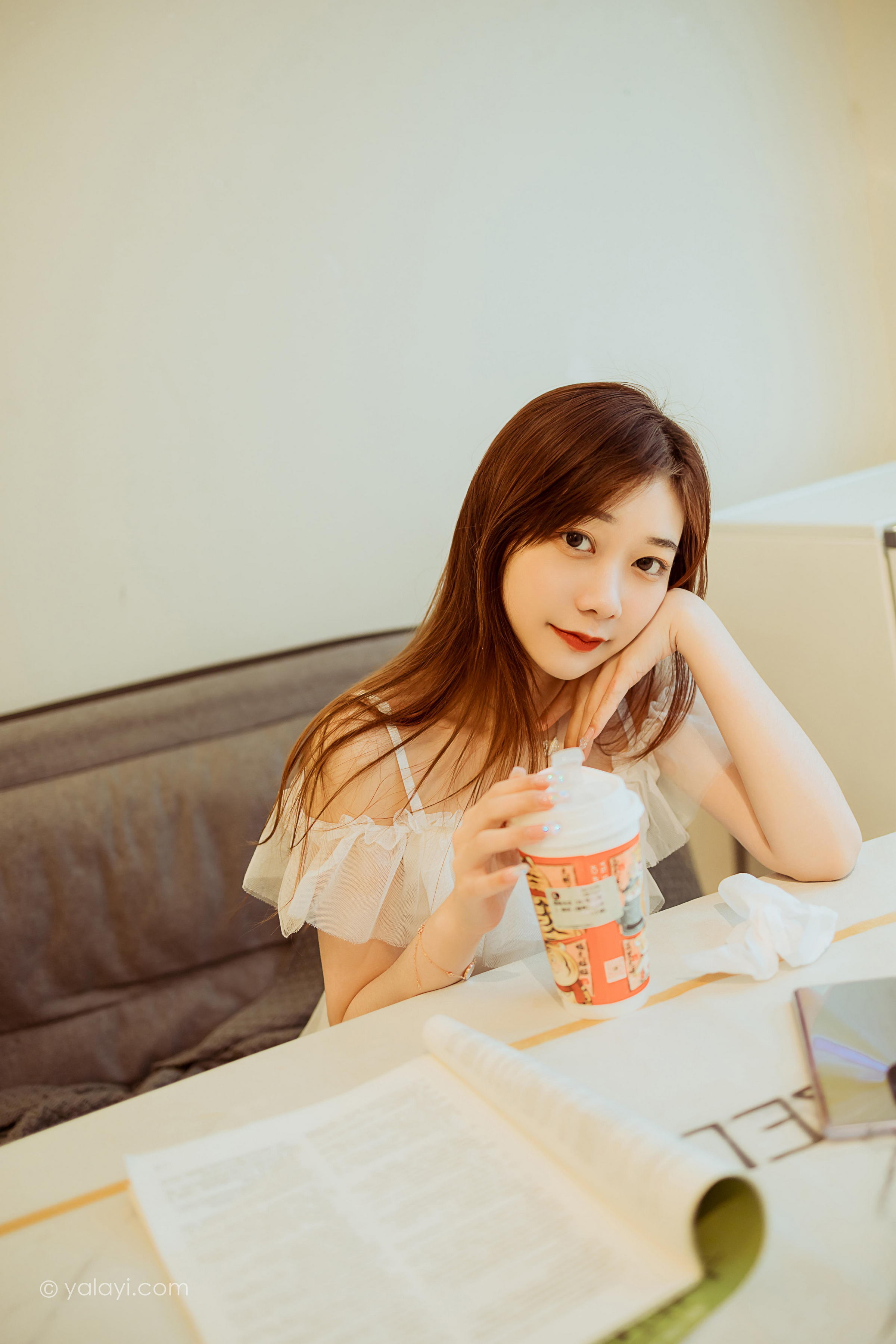 [YALAYI雅拉伊]2022.03.25 梦中情人 夜夜 白色吊带透视连衣裙居家性感写真集第6张