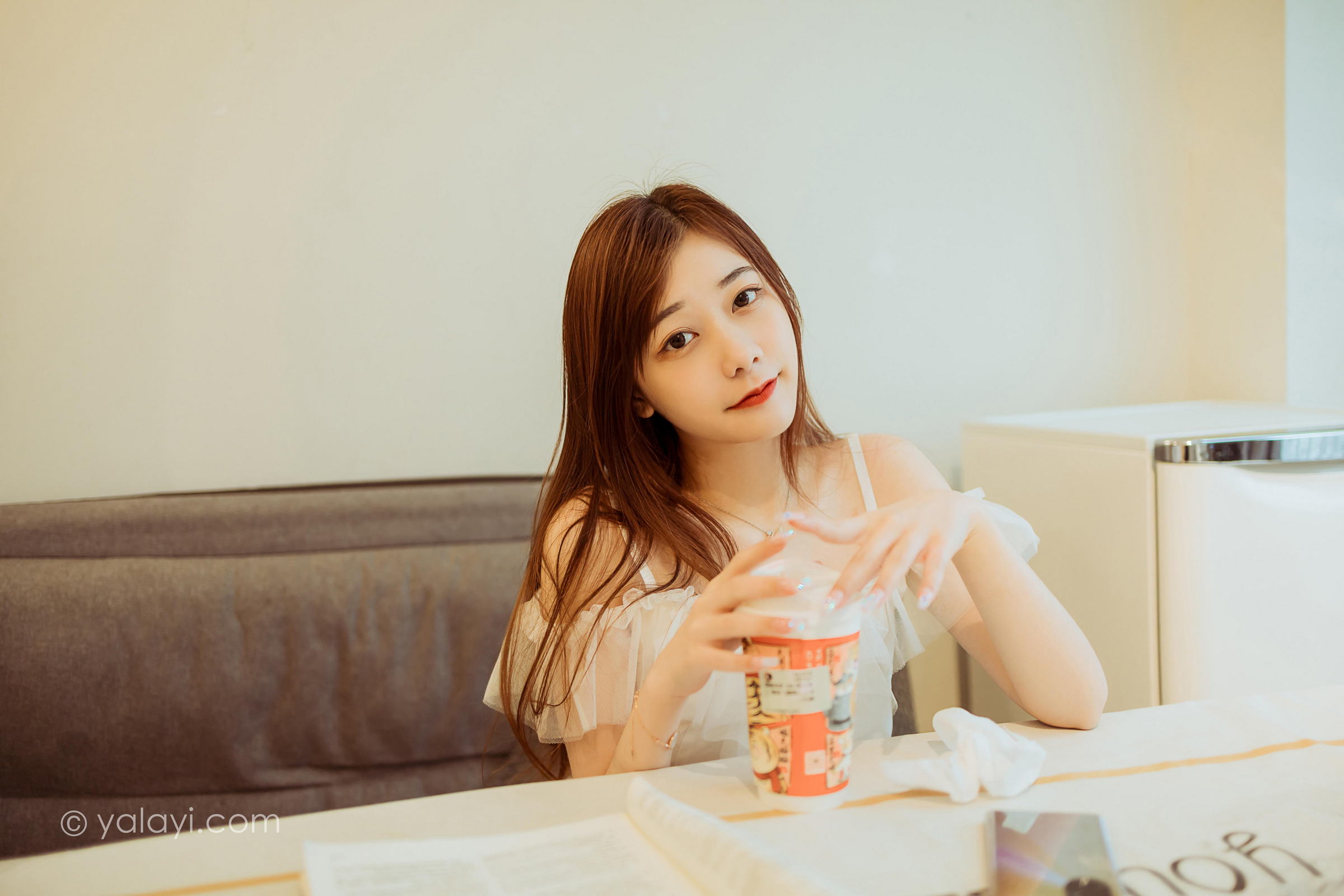 [YALAYI雅拉伊]2022.03.25 梦中情人 夜夜 白色吊带透视连衣裙居家性感写真集第7张