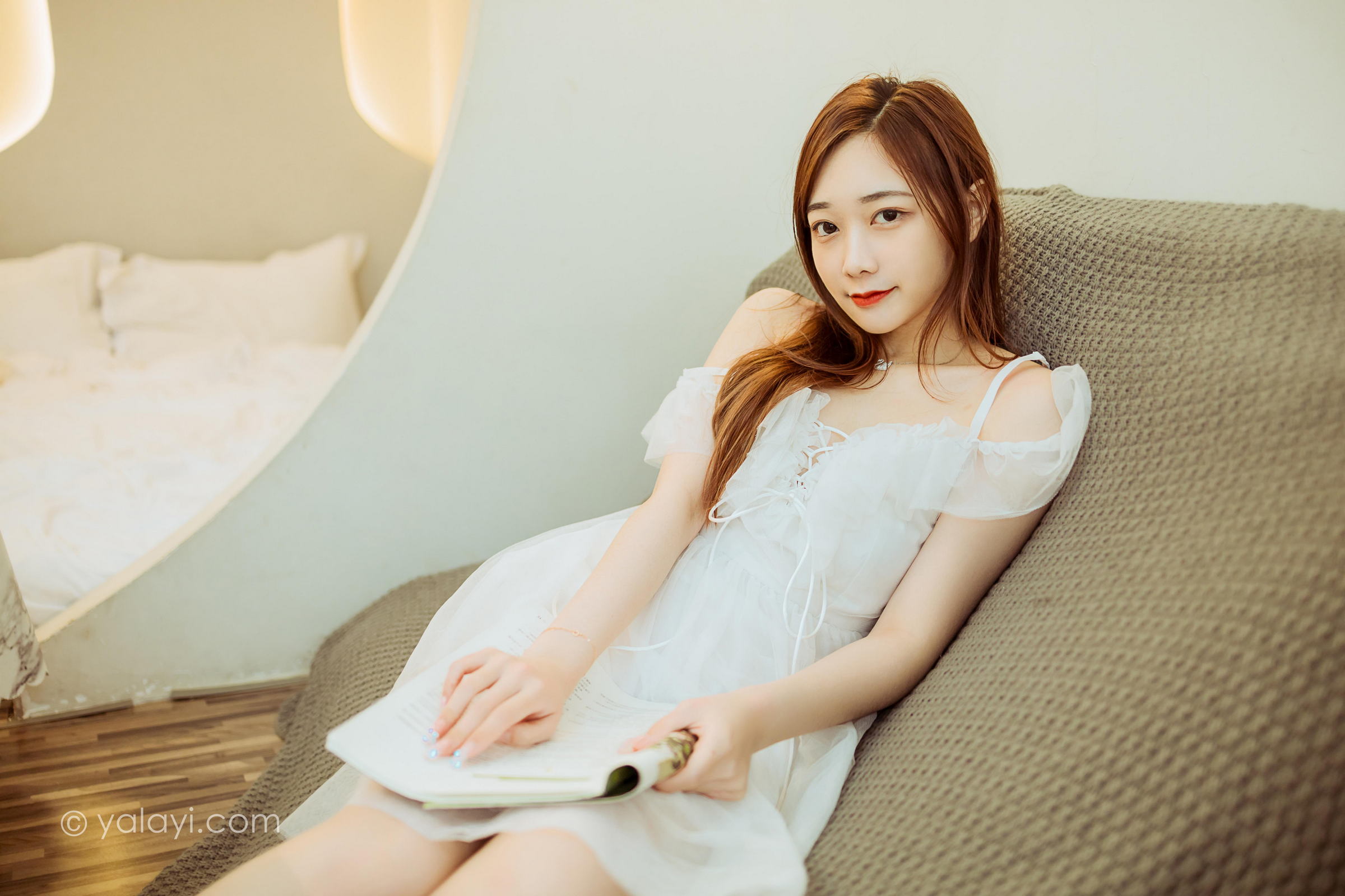 [YALAYI雅拉伊]2022.03.25 梦中情人 夜夜 白色吊带透视连衣裙居家性感写真集第2张