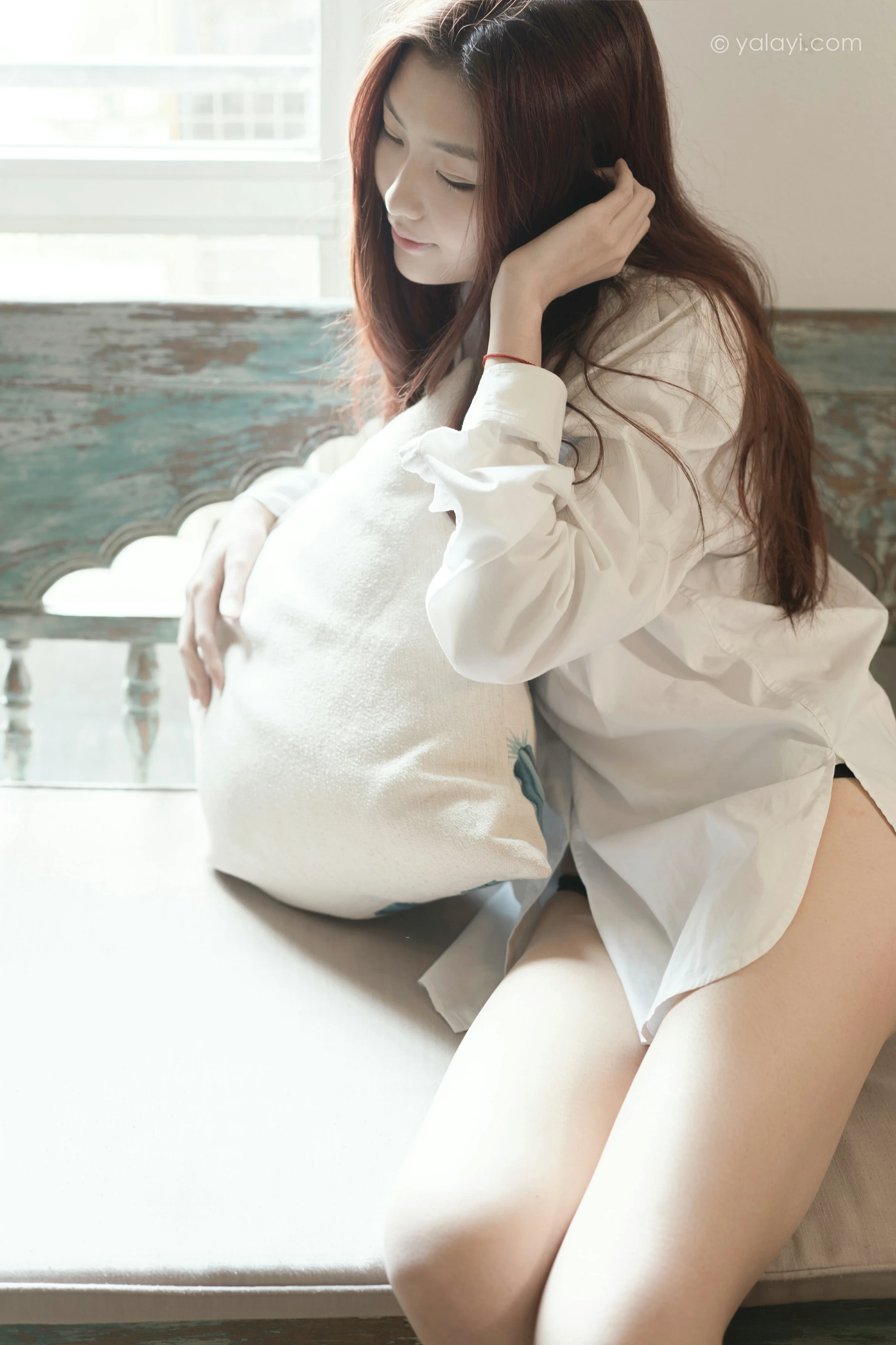 [YALAYI雅拉伊]NO.711 《礼物》 鸭鸭 白色衬衫加黑色内衣性感私房写真集第2张