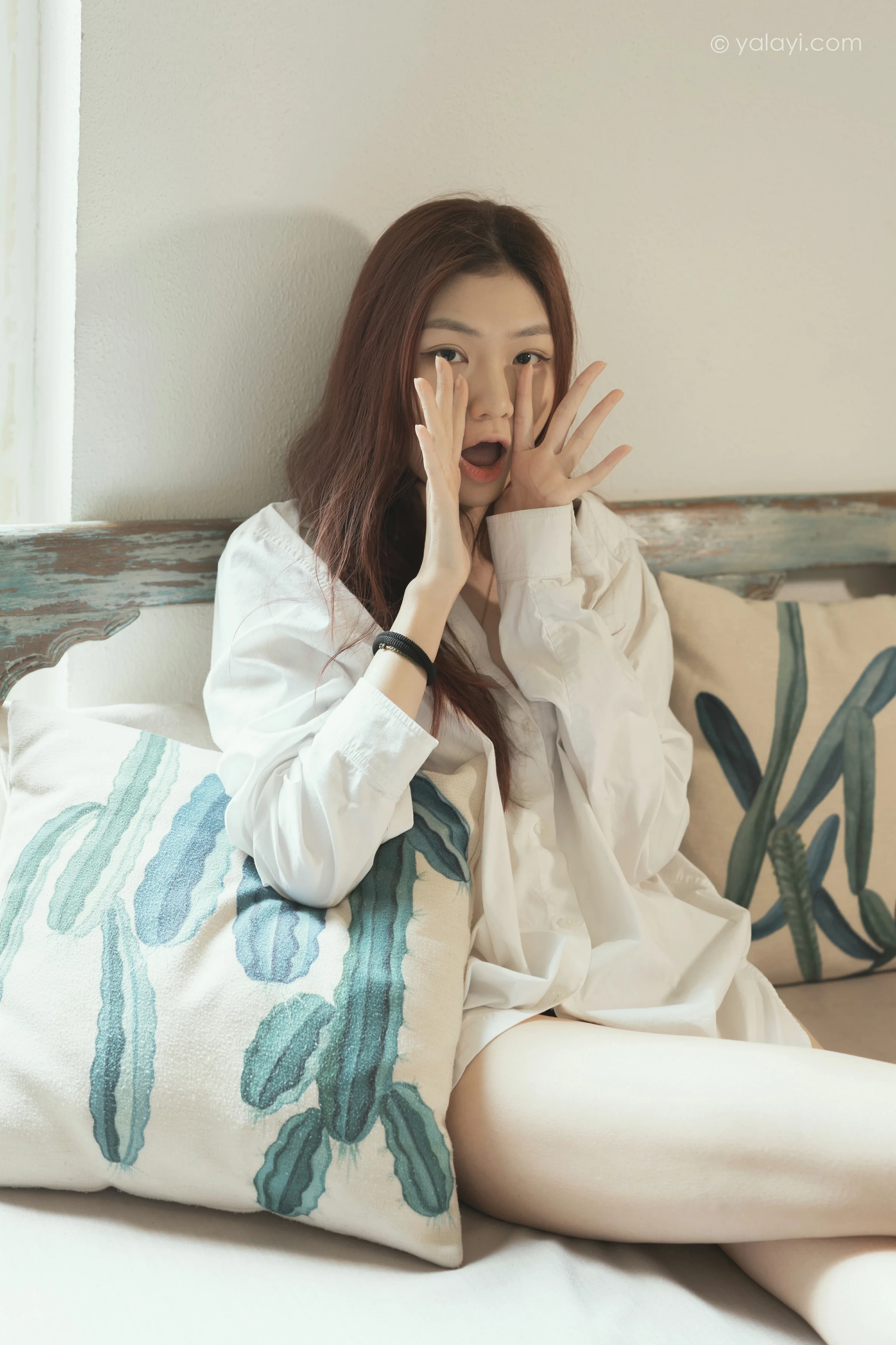 [YALAYI雅拉伊]NO.711 《礼物》 鸭鸭 白色衬衫加黑色内衣性感私房写真集第5张