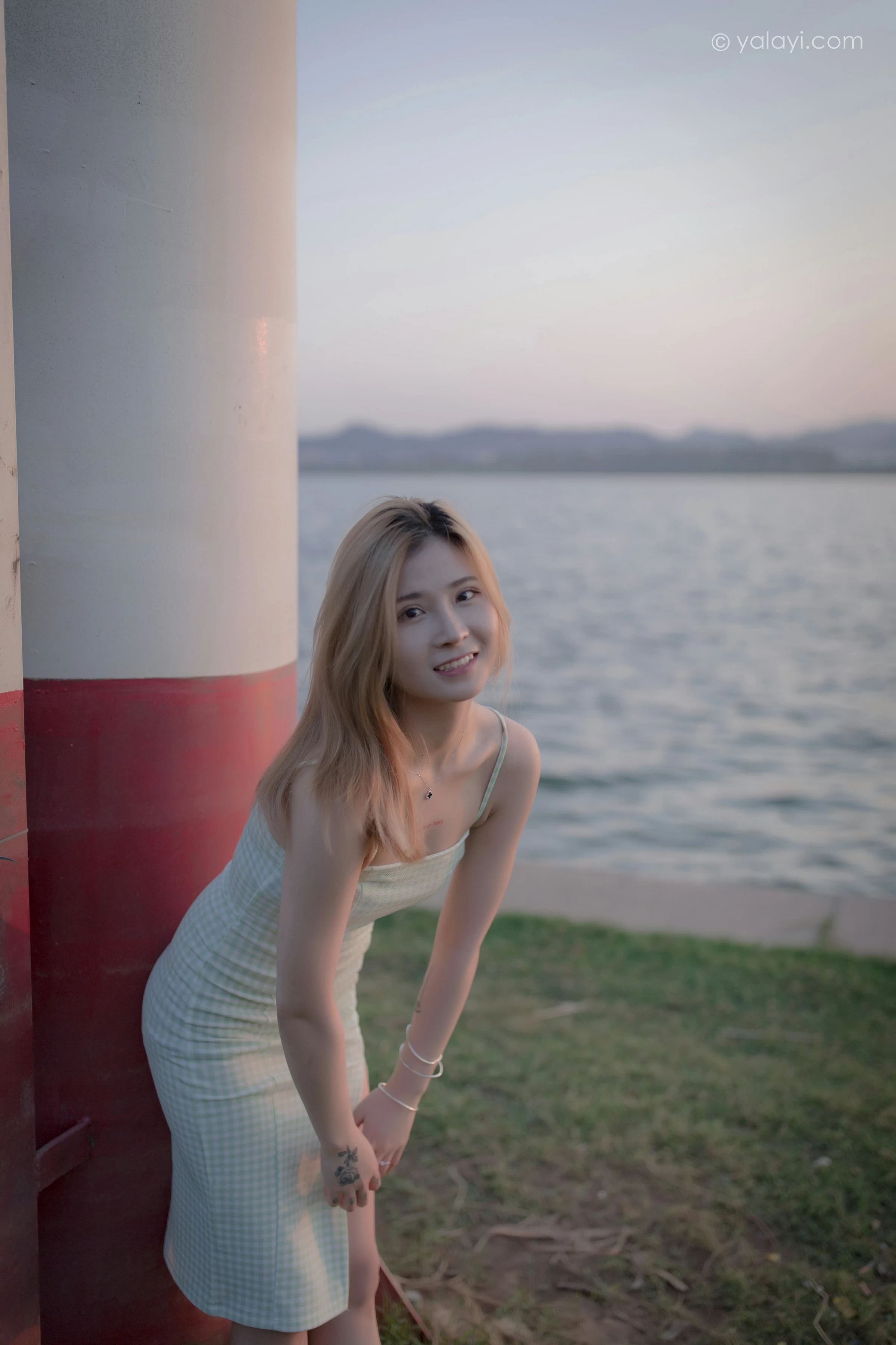 [YALAYI雅拉伊]NO.712 《风继续吹》 梦涵 紧身吊带连衣裙休闲写真第9张