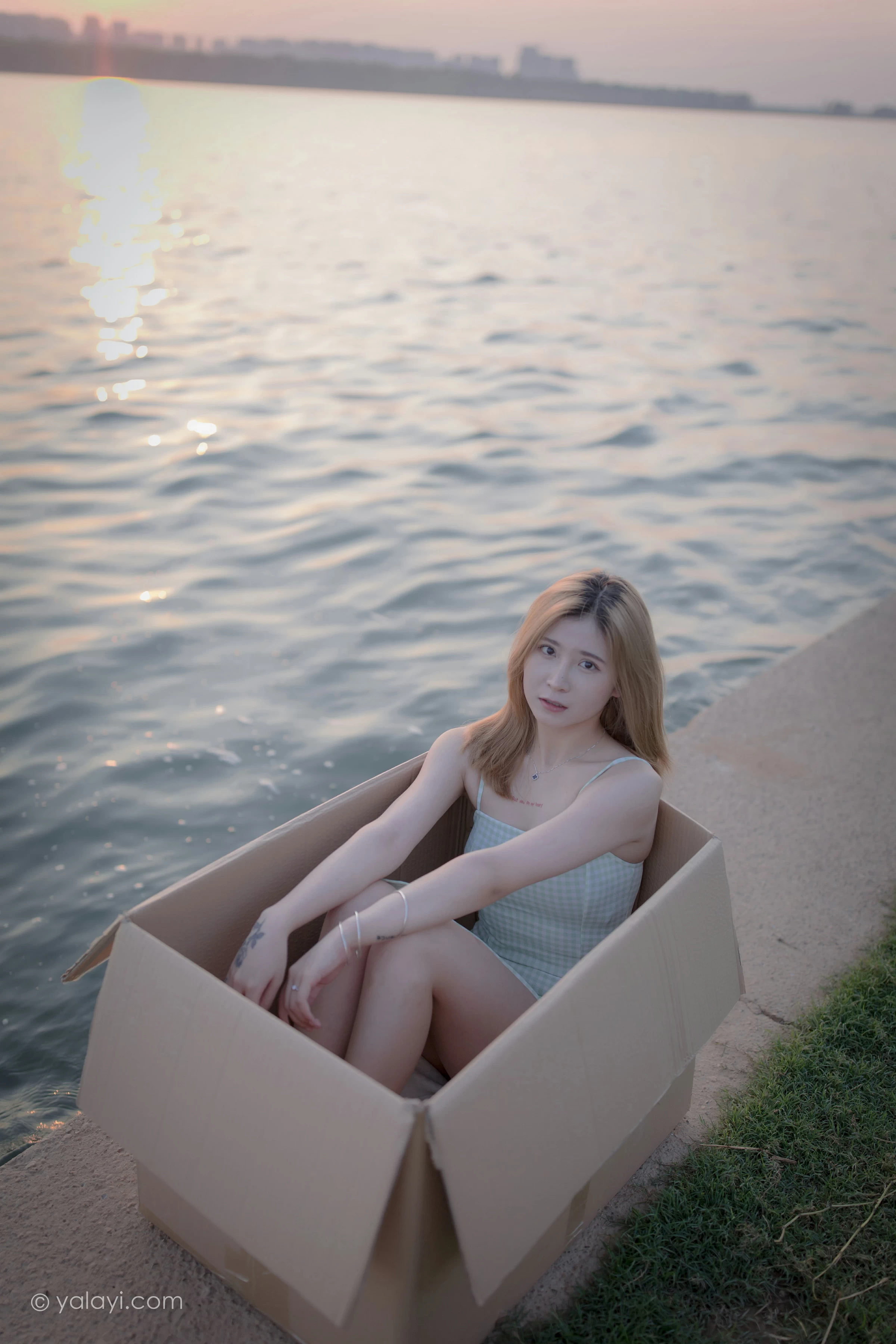 [YALAYI雅拉伊]NO.712 《风继续吹》 梦涵 紧身吊带连衣裙休闲写真第10张