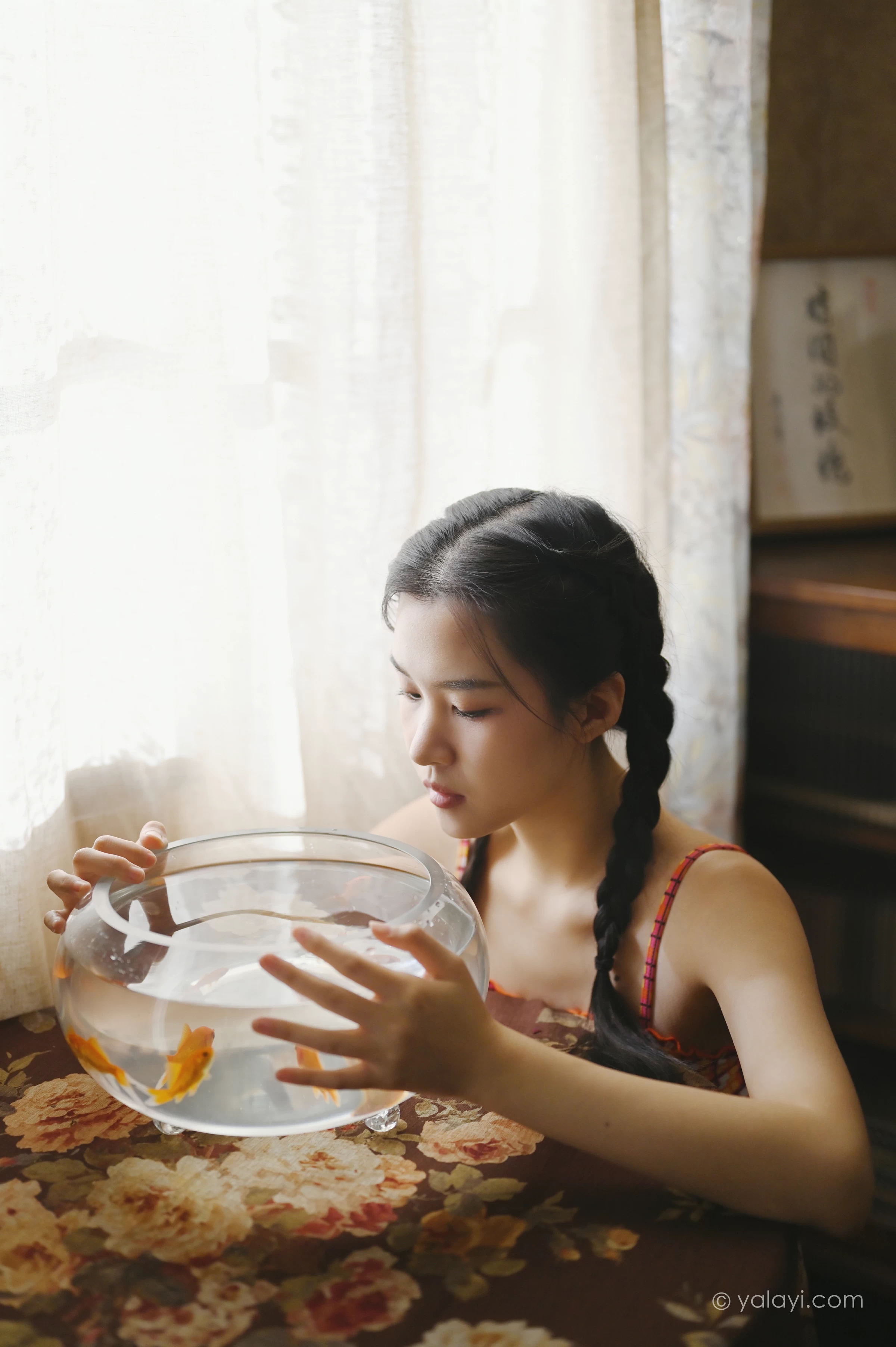 [YALAYI雅拉伊]NO.737 《独处》 方岚 红色格子内衣加短裙性感私房写真集第10张