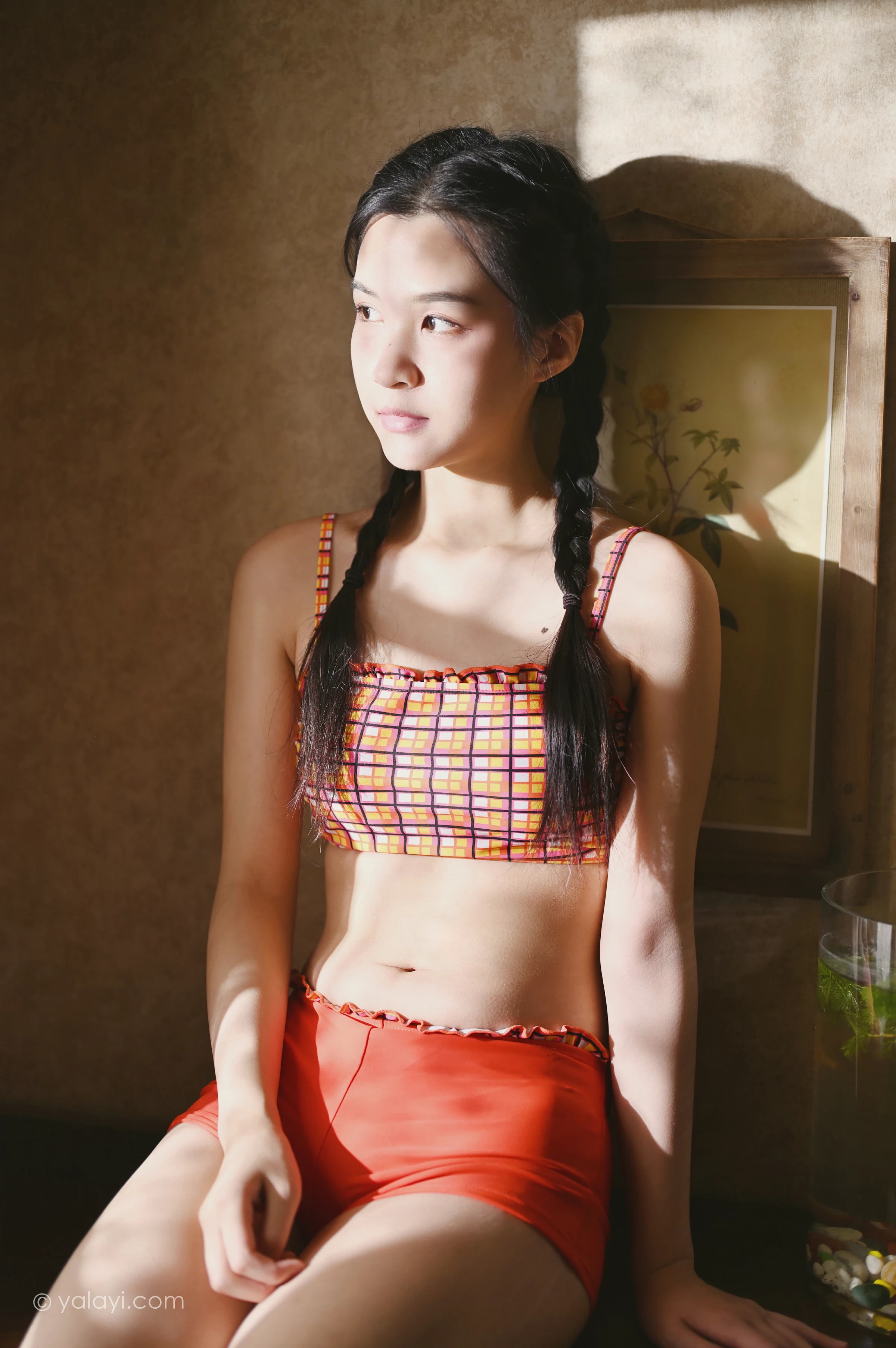 [YALAYI雅拉伊]NO.737 《独处》 方岚 红色格子内衣加短裙性感私房写真集第11张