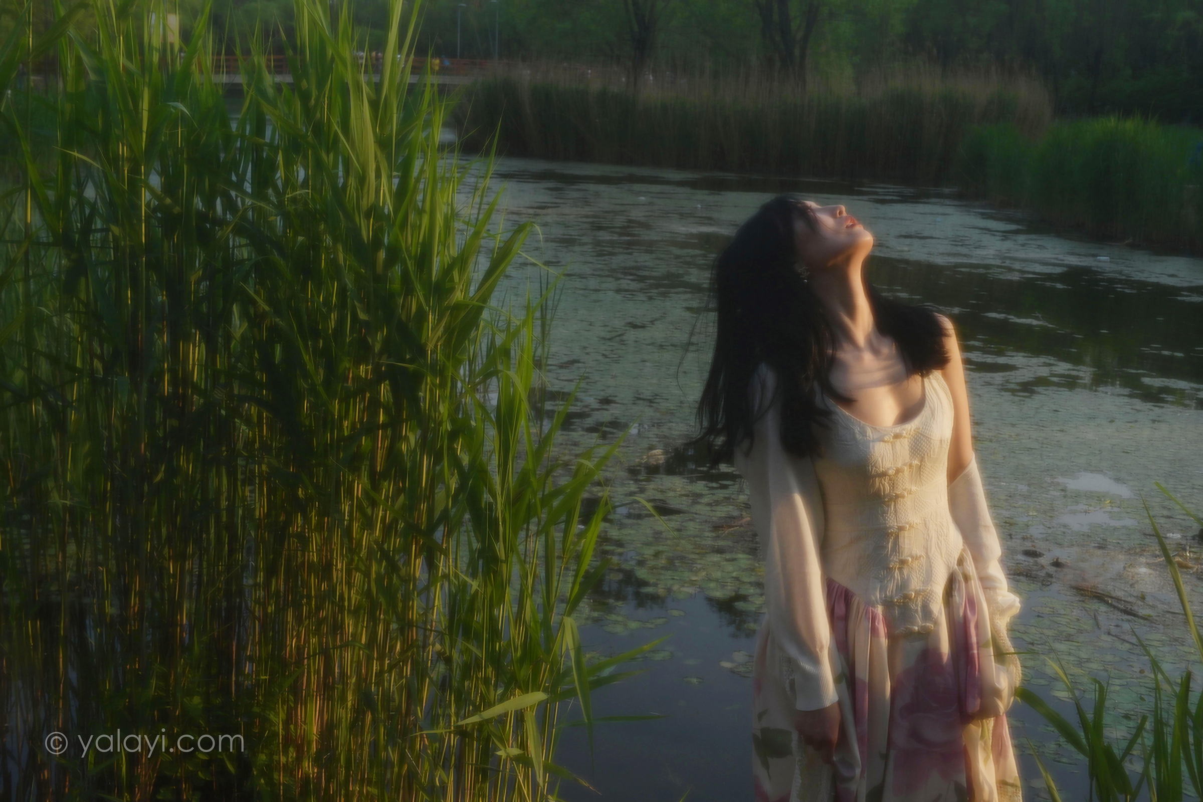 [YALAYI雅拉伊]2022.08.26 梦回 佳佳 白色透视小外套加吊带连衣裙清纯写真集第13张