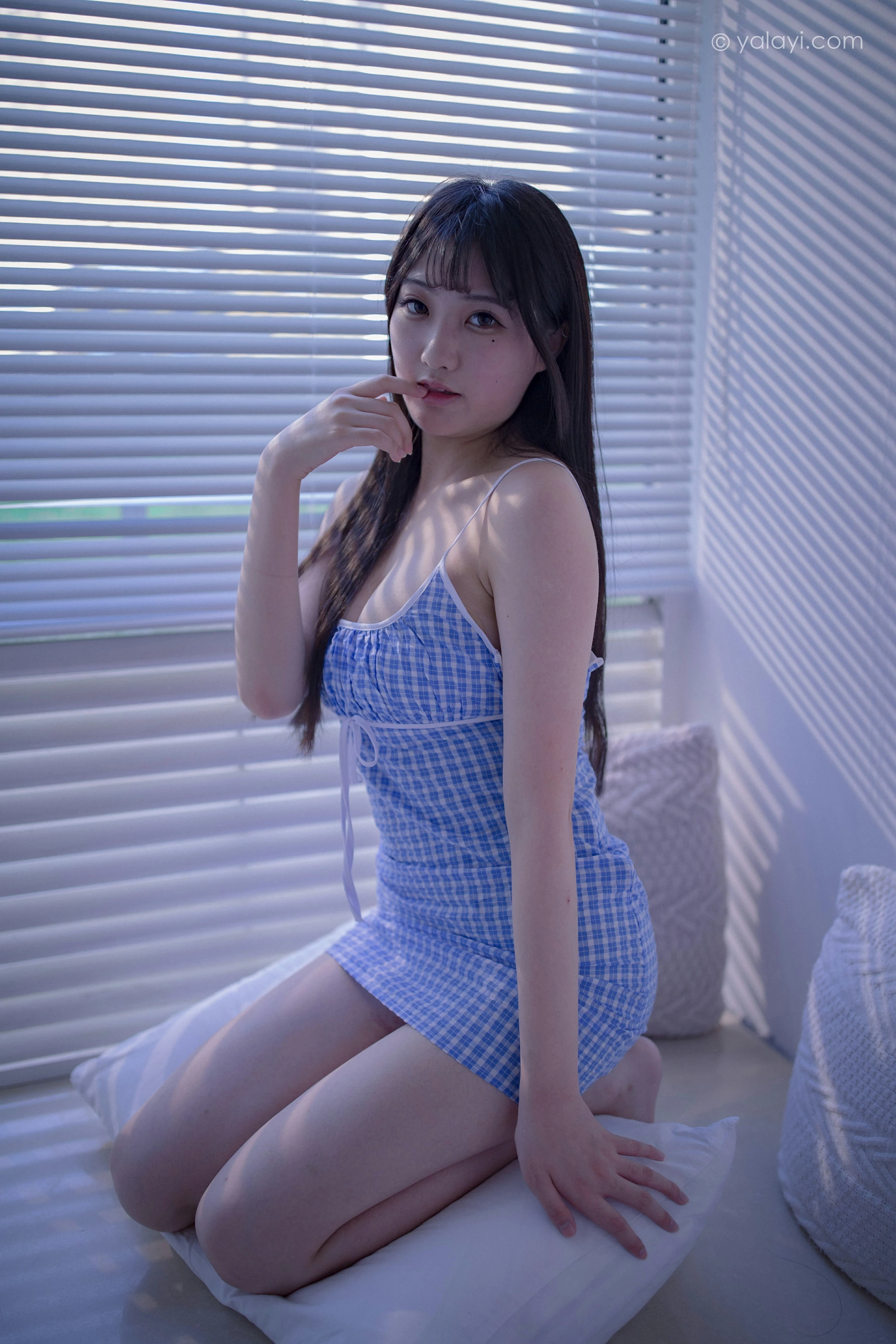 [YALAYI雅拉伊]NO.687 《蓝》 瓶儿 蓝色紧身吊带连衣裙性感私房写真集第4张