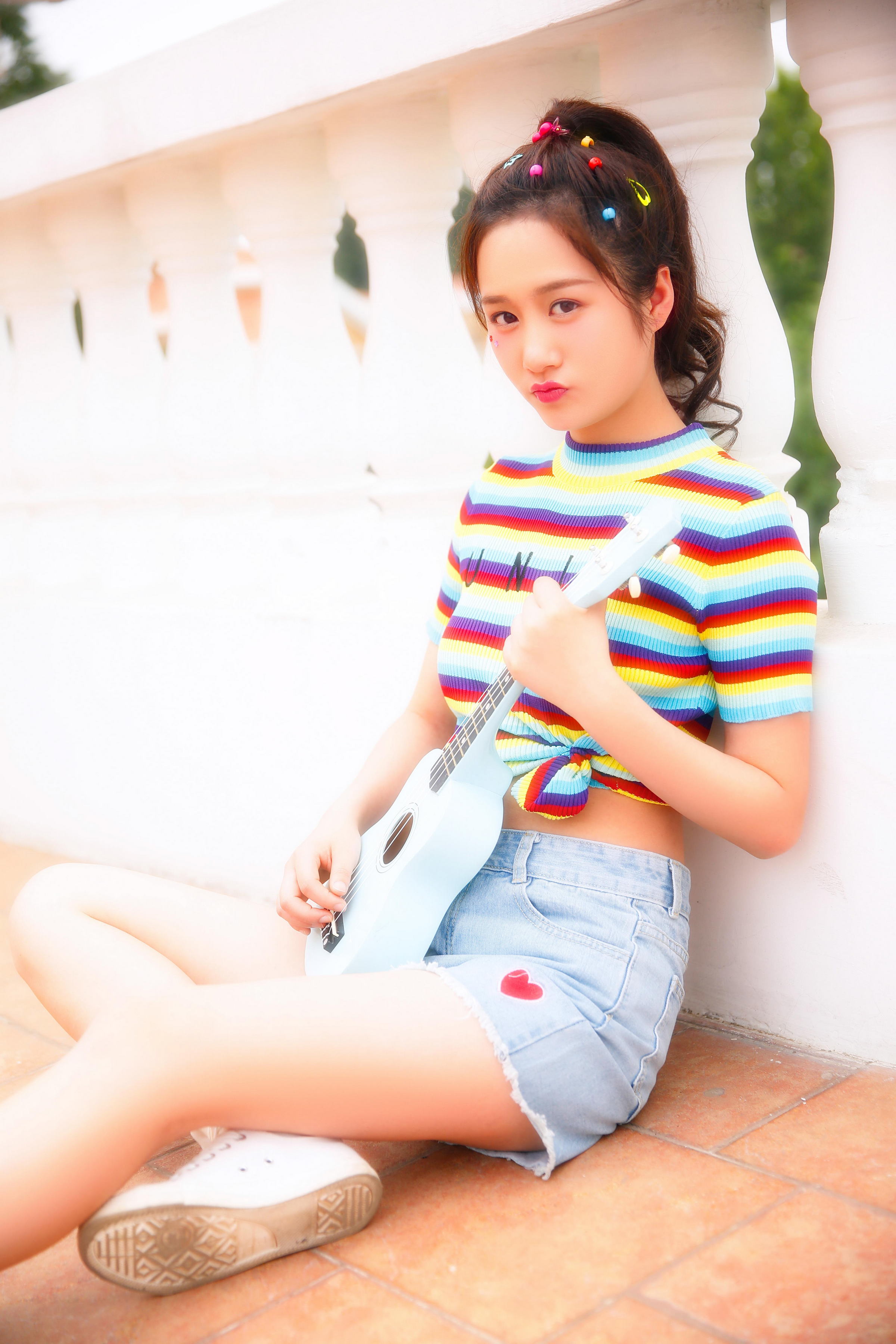 [YALAYI雅拉伊]2022.06.01 希望 清纯少女 白色和服与彩色短袖加牛仔短裤写真集第7张