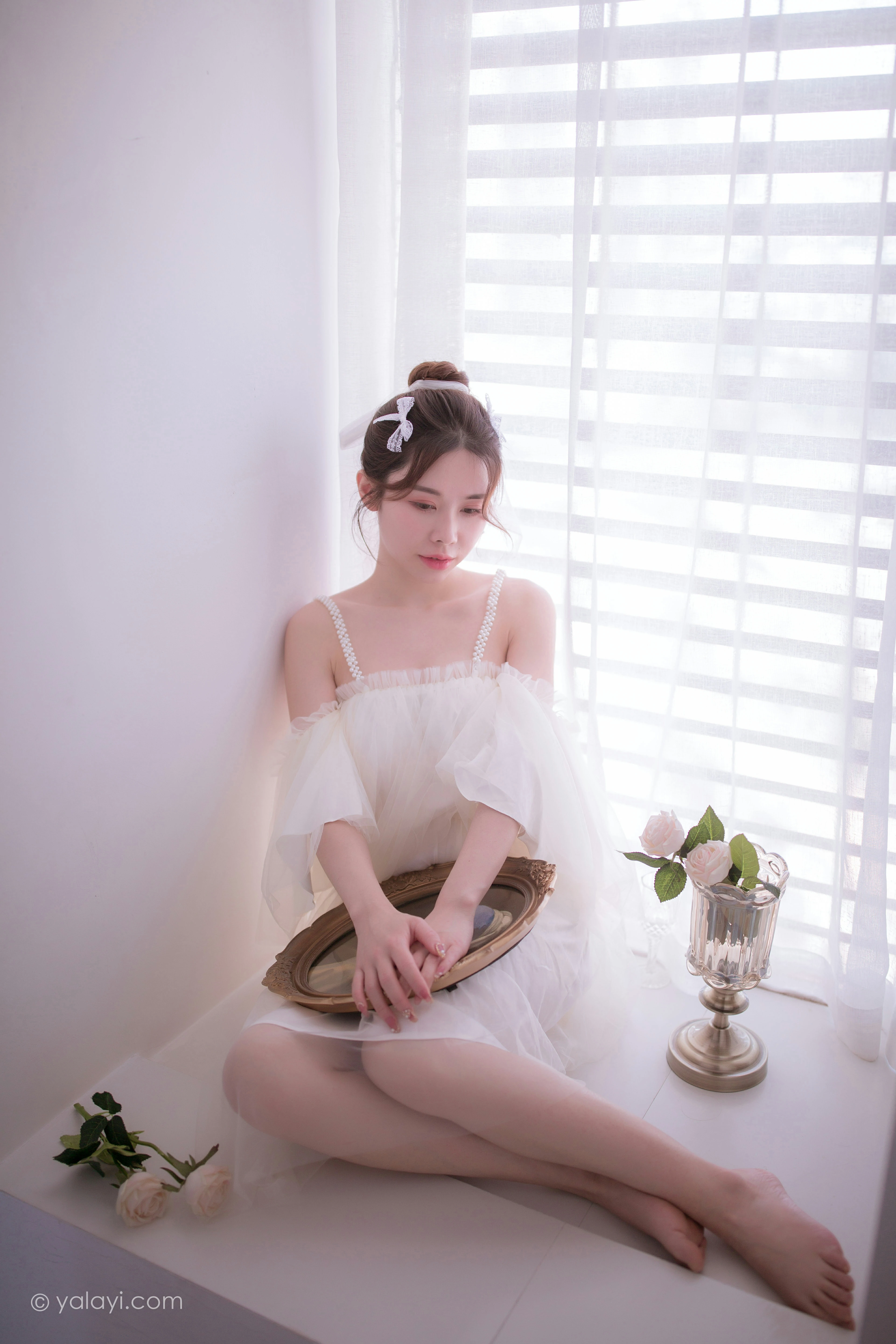 [YALAYI雅拉伊]NO.858 等待我的人 香草 白色透视吊带连衣裙居家性感写真集第5张