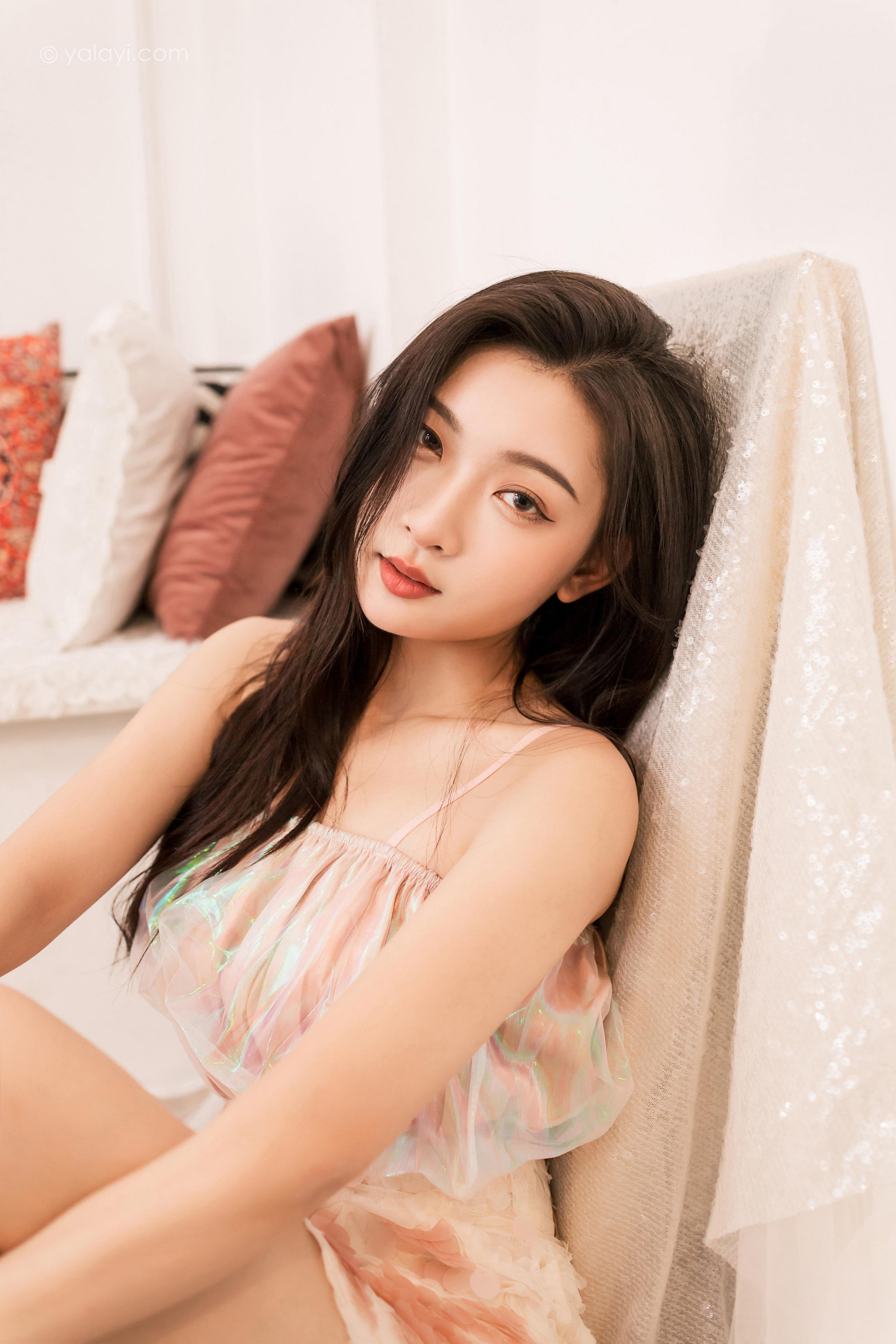 [YALAYI雅拉伊]2022.06.07 我和你 徐小云 粉色蕾丝短裙加吊带小背心性感私房写真集第3张