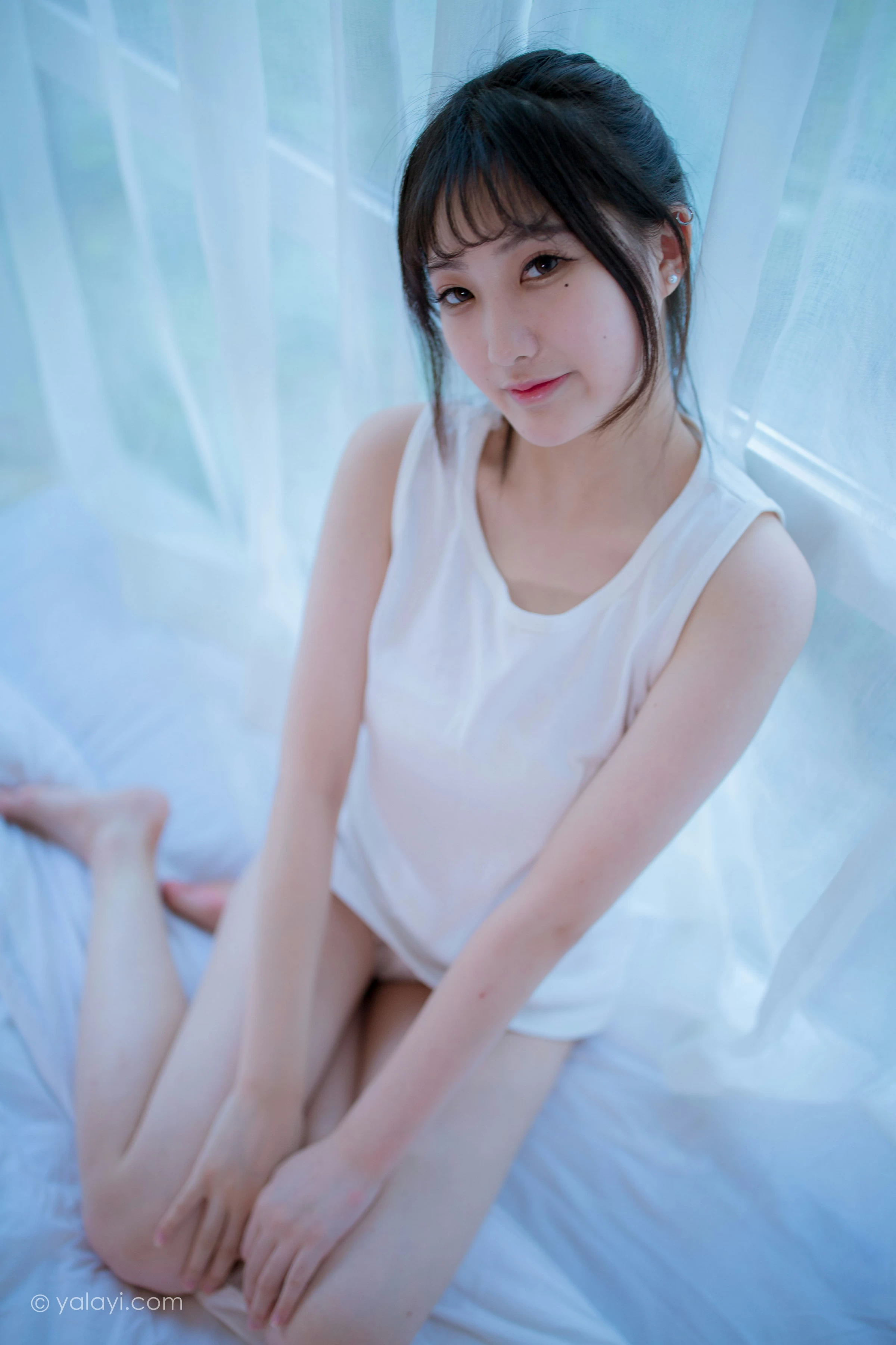 [YALAYI雅拉伊]NO.694 《木屋时光》 瓶儿 白色连身背心性感私房写真集第7张