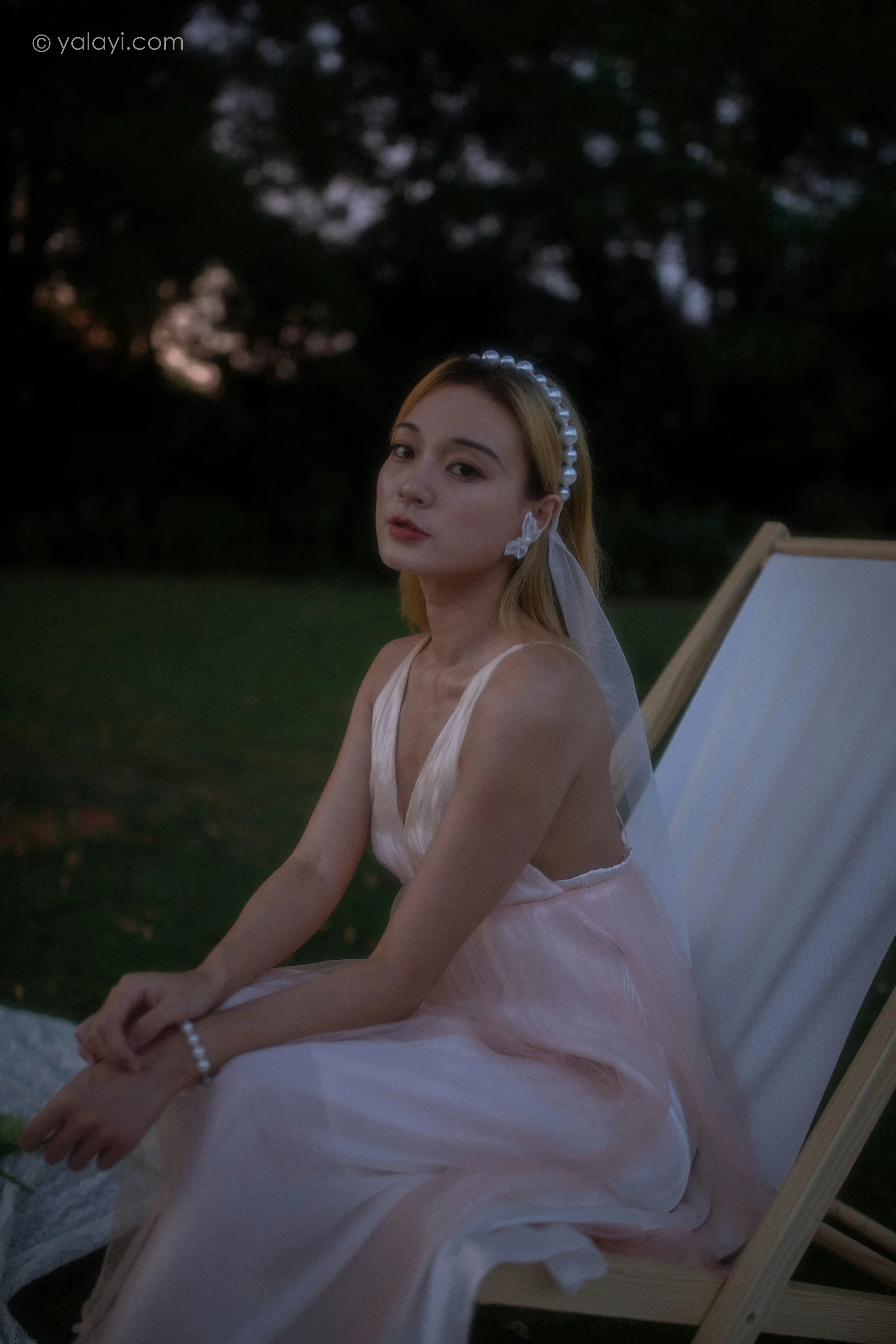 [YALAYI雅拉伊]NO.695 《救赎》 米粒米粒 粉色吊带连衣裙写真第2张