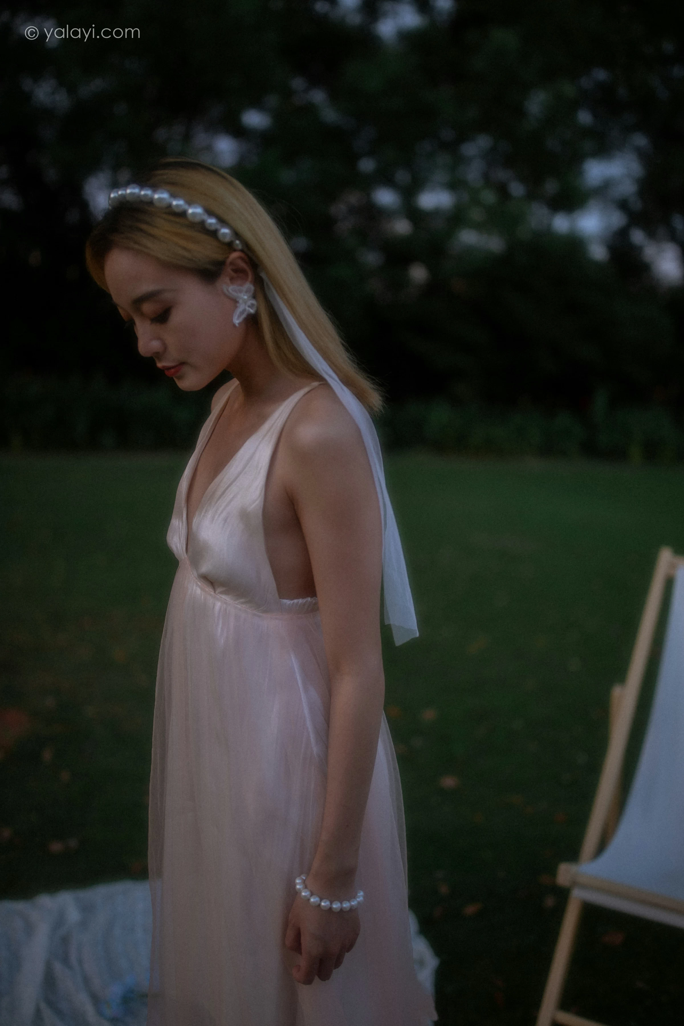 [YALAYI雅拉伊]NO.695 《救赎》 米粒米粒 粉色吊带连衣裙写真第3张