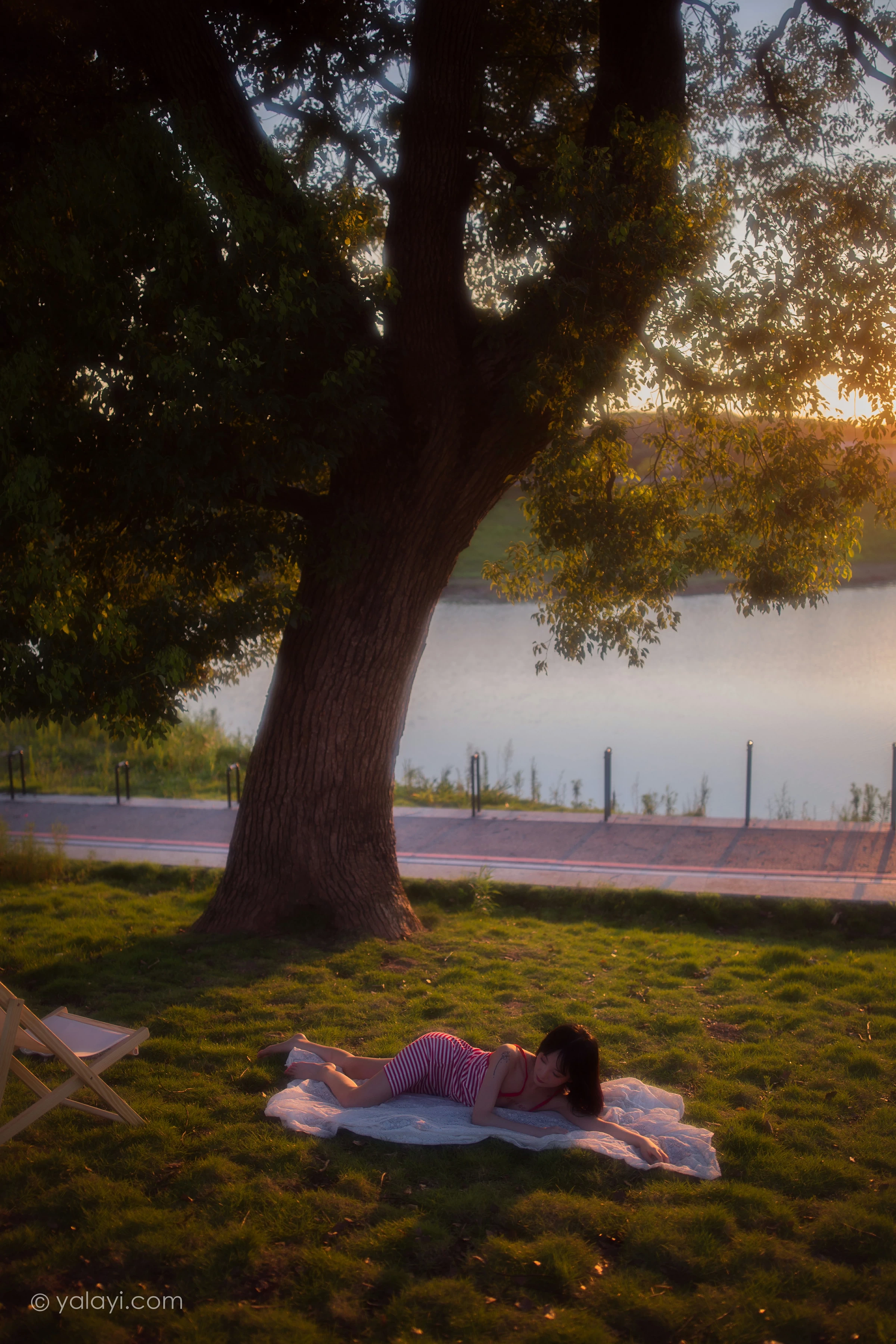 [YALAYI雅拉伊]NO.690 《红了》 落落 红色吊带连衣裙写真第3张