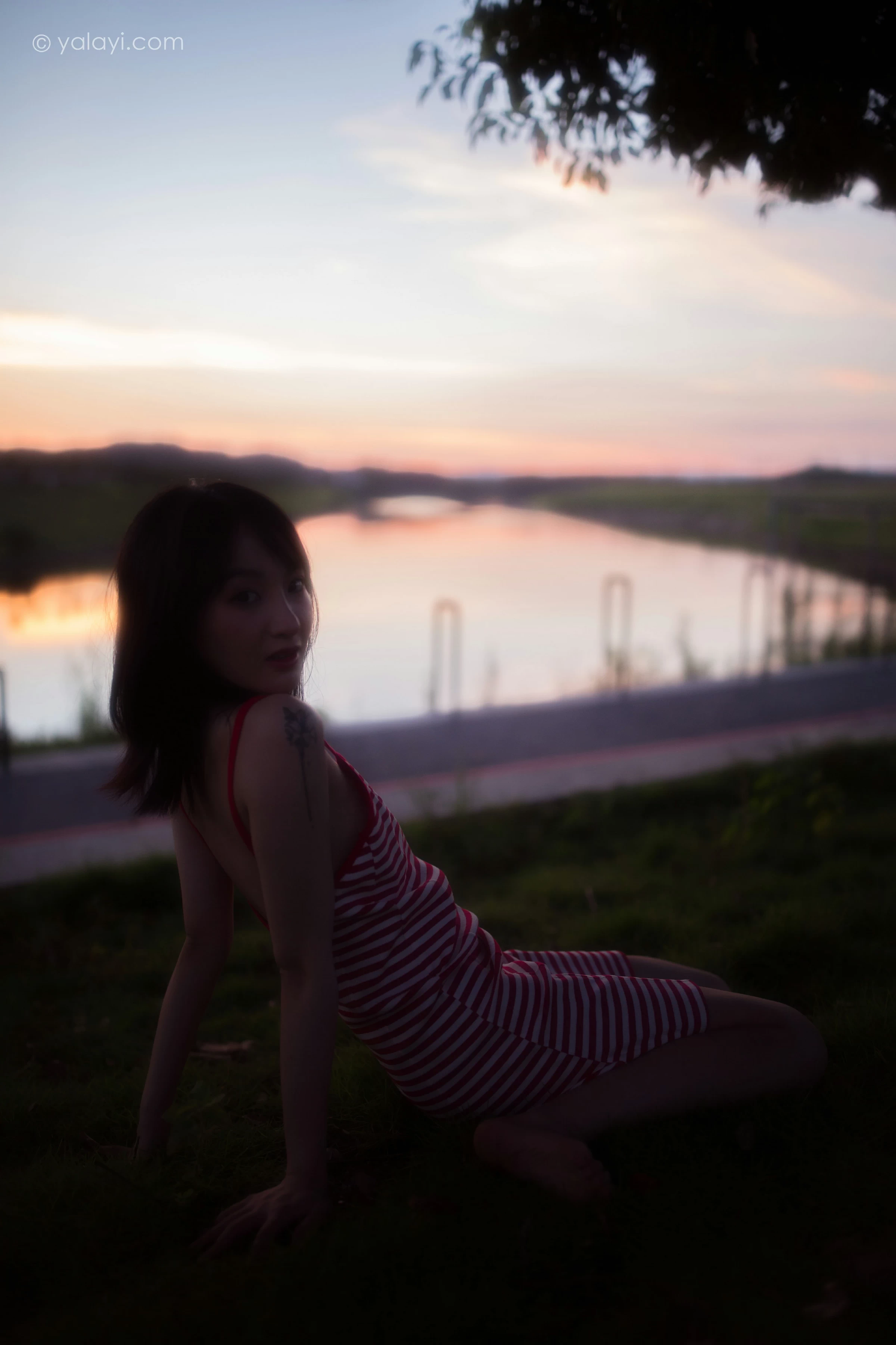 [YALAYI雅拉伊]NO.690 《红了》 落落 红色吊带连衣裙写真第6张