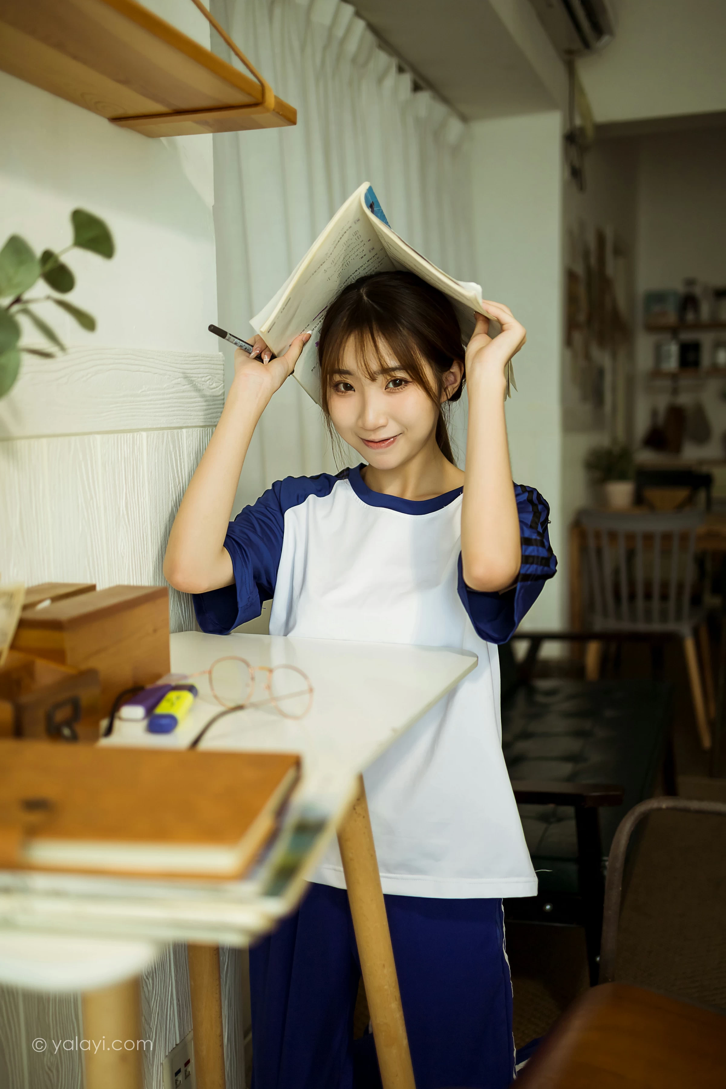 [YALAYI雅拉伊]NO.719 《一对一辅导》 小乔 蓝色校服短袖加长裤居家私房写真集第4张