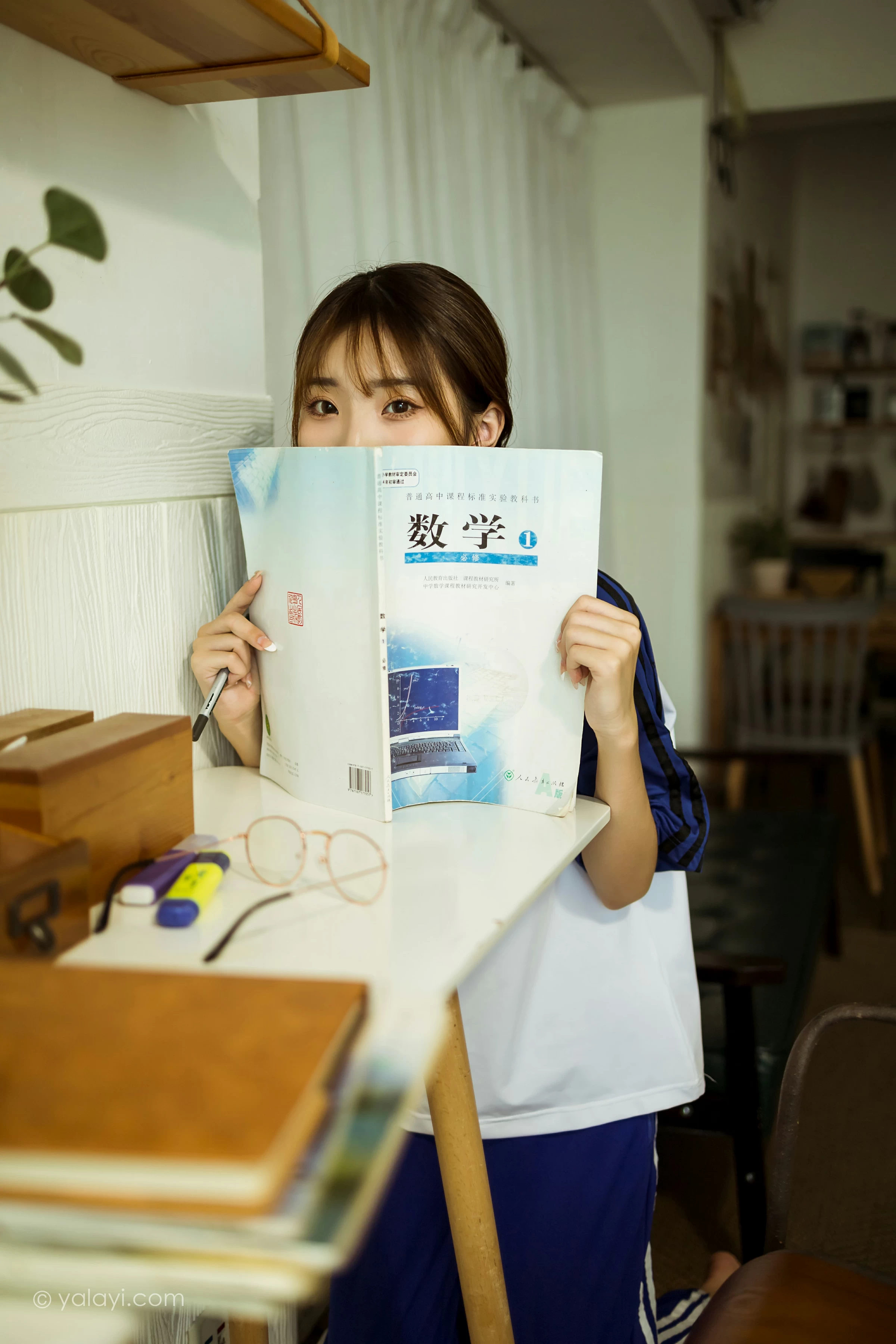 [YALAYI雅拉伊]NO.719 《一对一辅导》 小乔 蓝色校服短袖加长裤居家私房写真集第5张