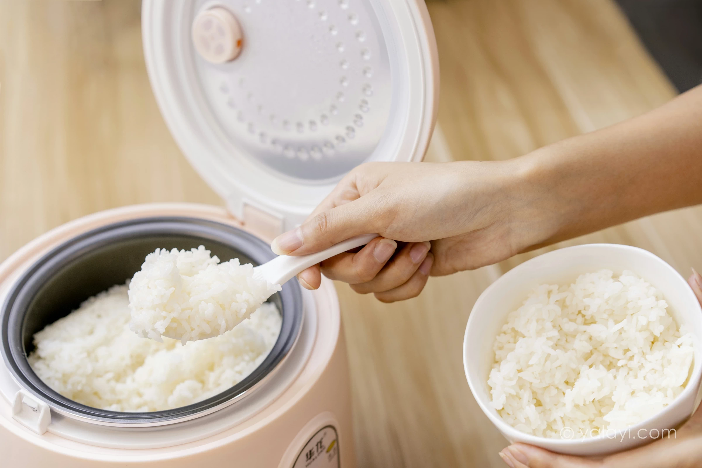 [YALAYI雅拉伊]NO.692 《小幸福》 苍儿 橙色衬衫加灰色短裤性感私房写真集第6张