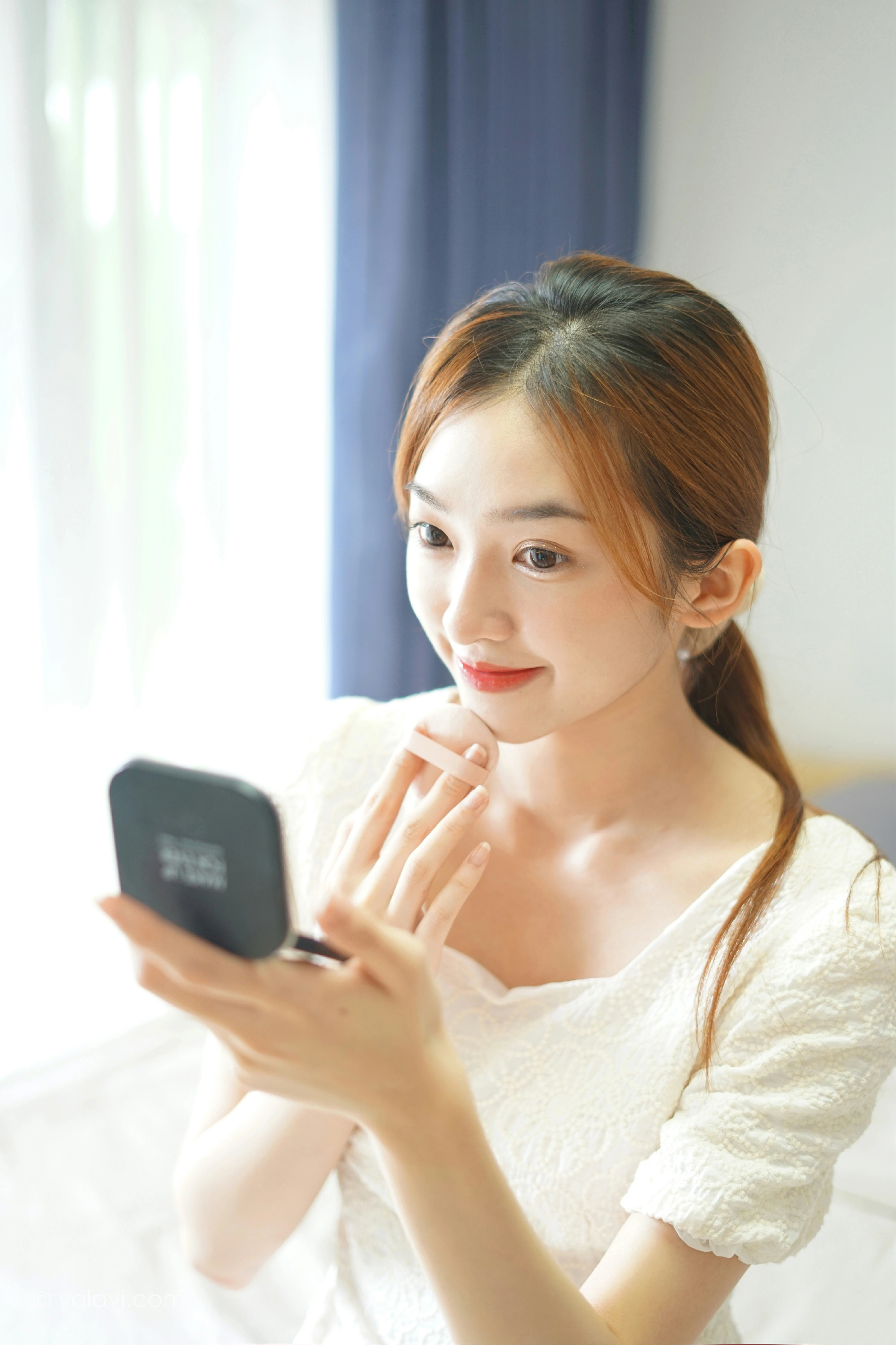 [YALAYI雅拉伊]NO.854 清晨阳光 楚媛 白色蕾丝连衣裙居家性感写真集第11张