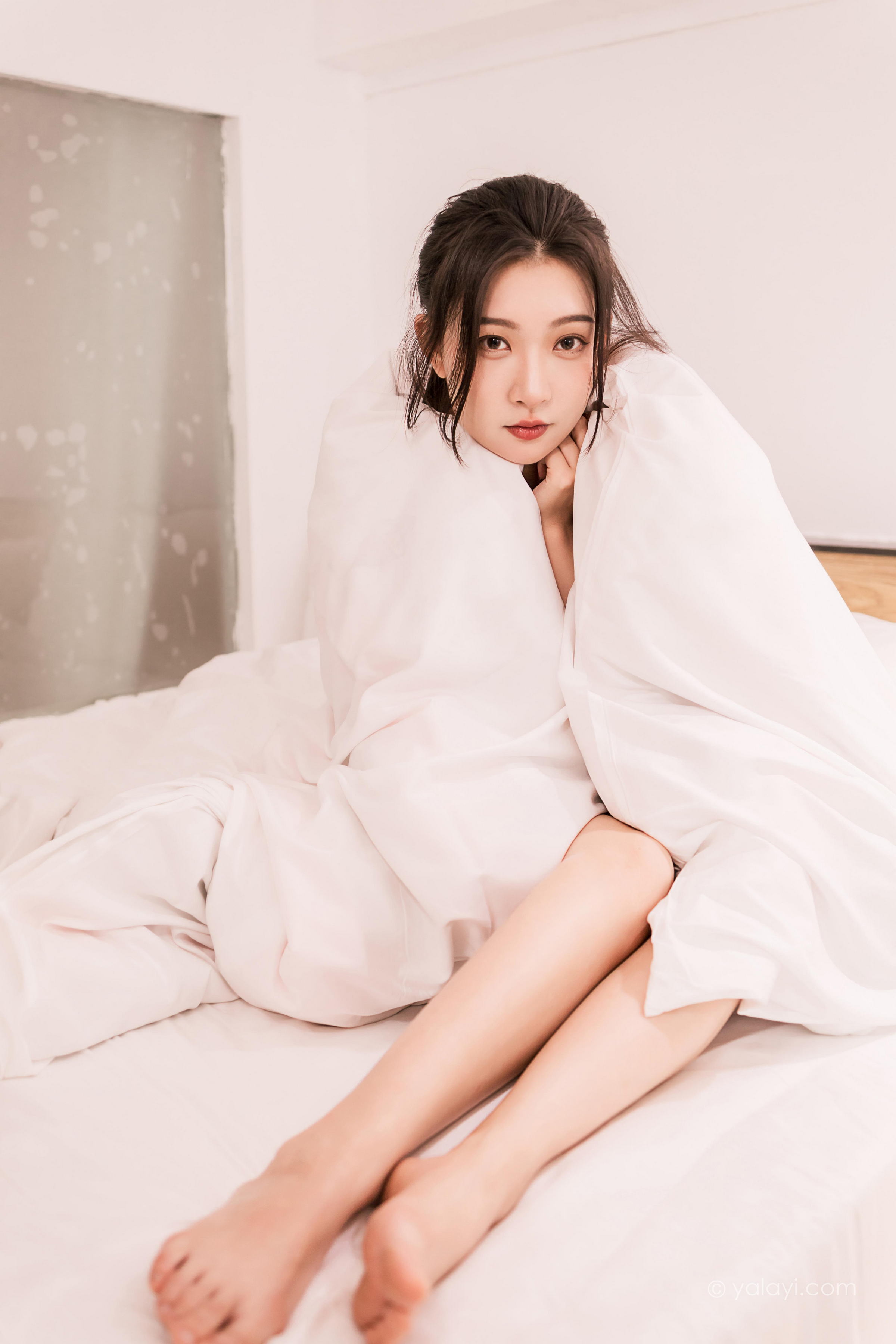 [YALAYI雅拉伊]2022.07.11 一直爱你 徐小云 白底黑点吊带连衣裙居家清纯写真集第11张