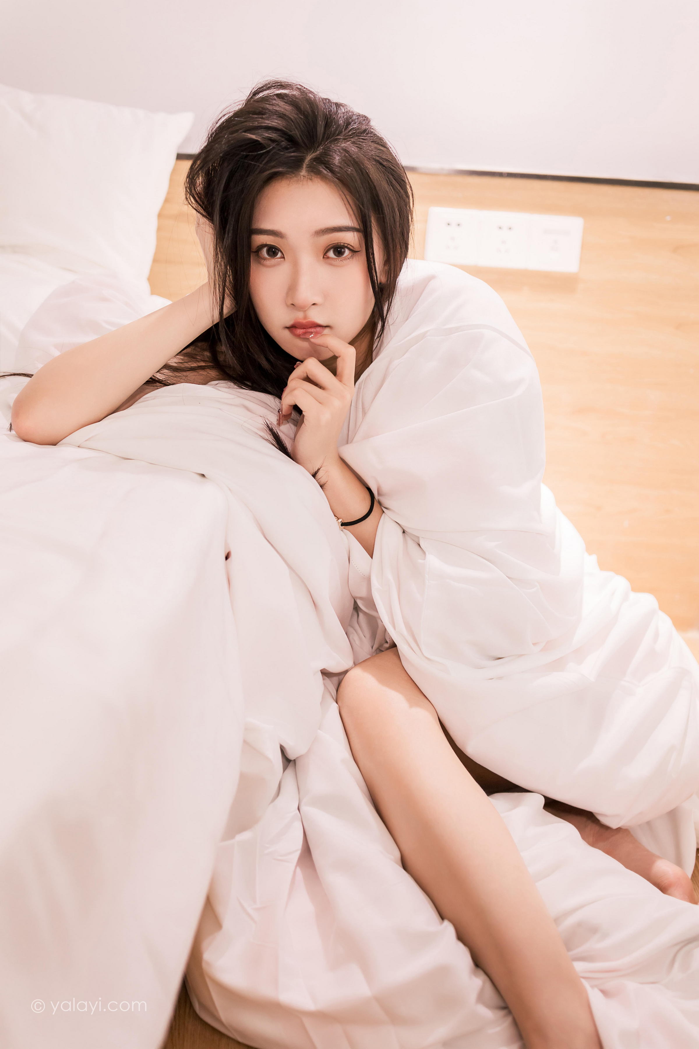 [YALAYI雅拉伊]2022.07.11 一直爱你 徐小云 白底黑点吊带连衣裙居家清纯写真集第14张