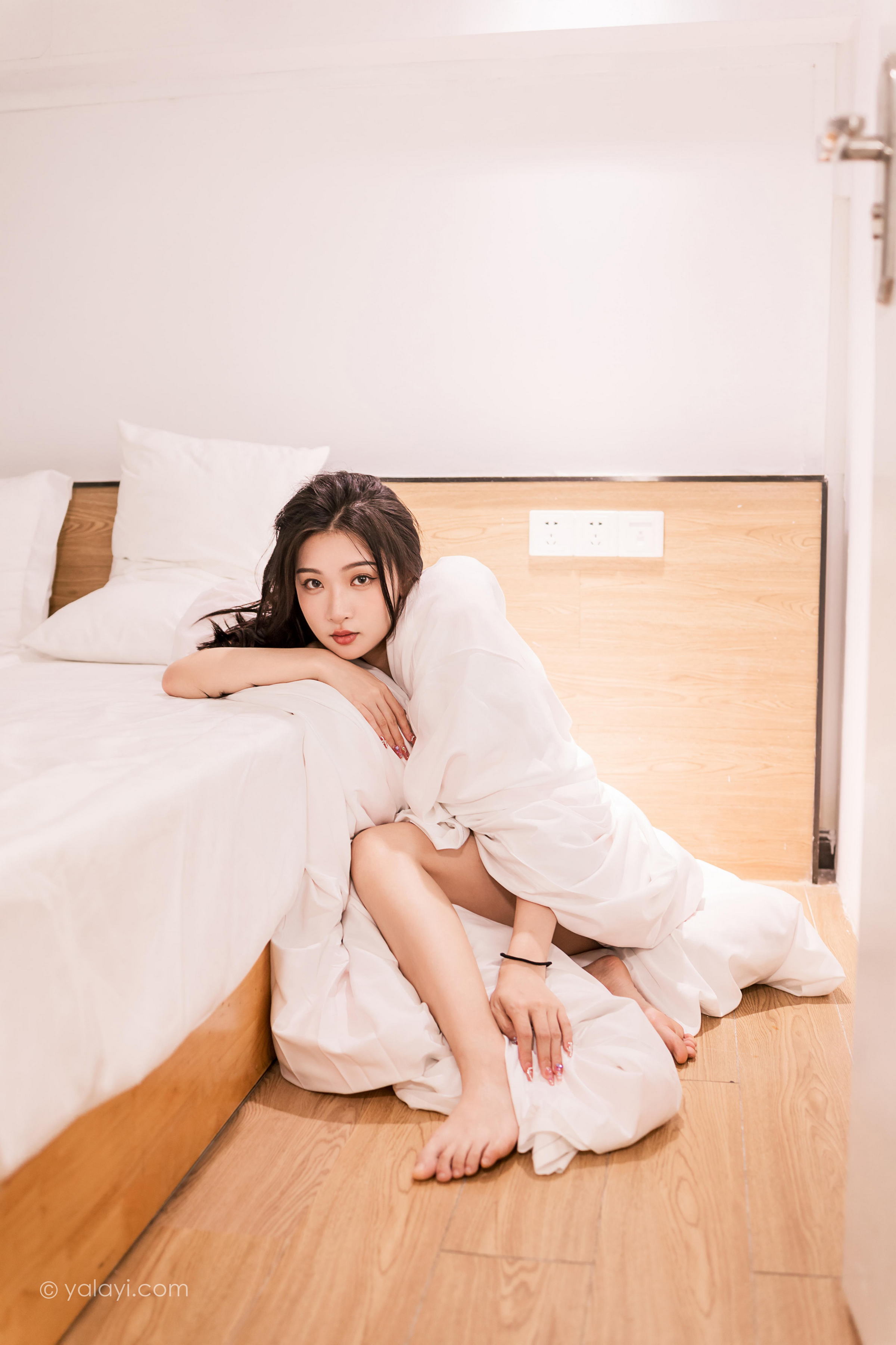 [YALAYI雅拉伊]2022.07.11 一直爱你 徐小云 白底黑点吊带连衣裙居家清纯写真集第13张