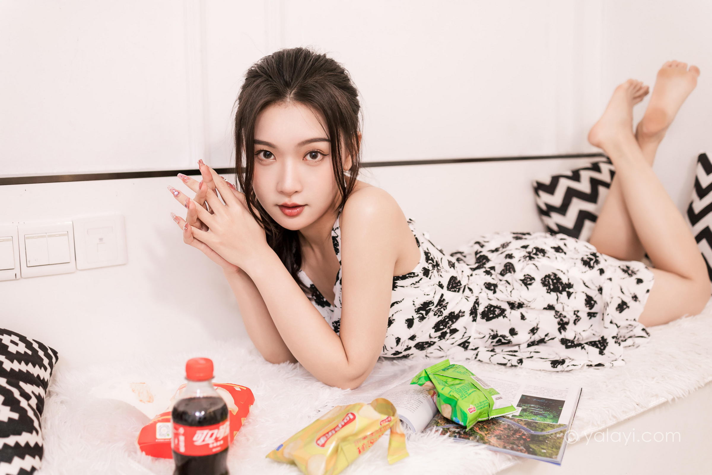 [YALAYI雅拉伊]2022.07.11 一直爱你 徐小云 白底黑点吊带连衣裙居家清纯写真集第4张