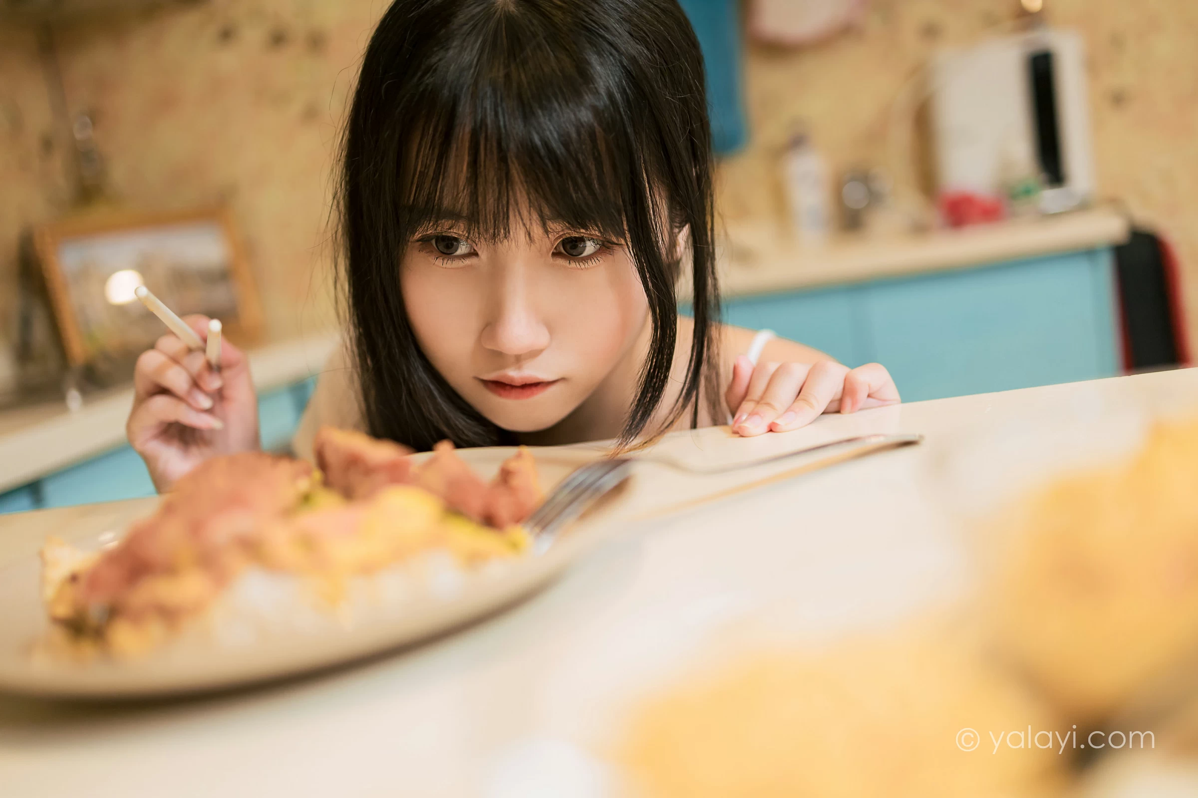 [YALAYI雅拉伊]2021.11.26 在一起每天都是纪念日 弈思 白色衬衫与牛仔短裤加蕾丝内衣性感写真集第6张