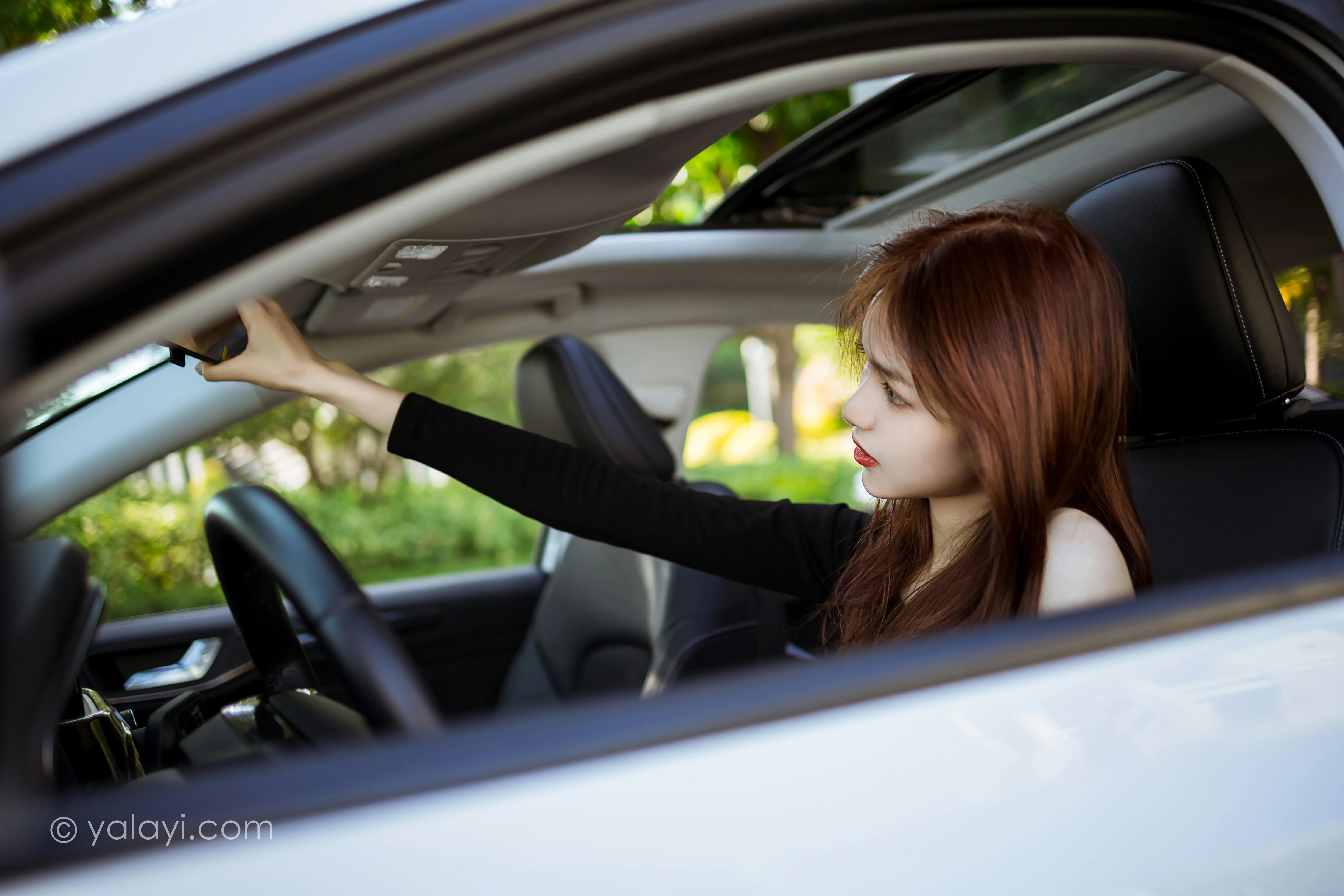 [YALAYI雅拉伊]2021.11.10 兜风 茹莎 黑色连身礼服裙性感写真集第14张