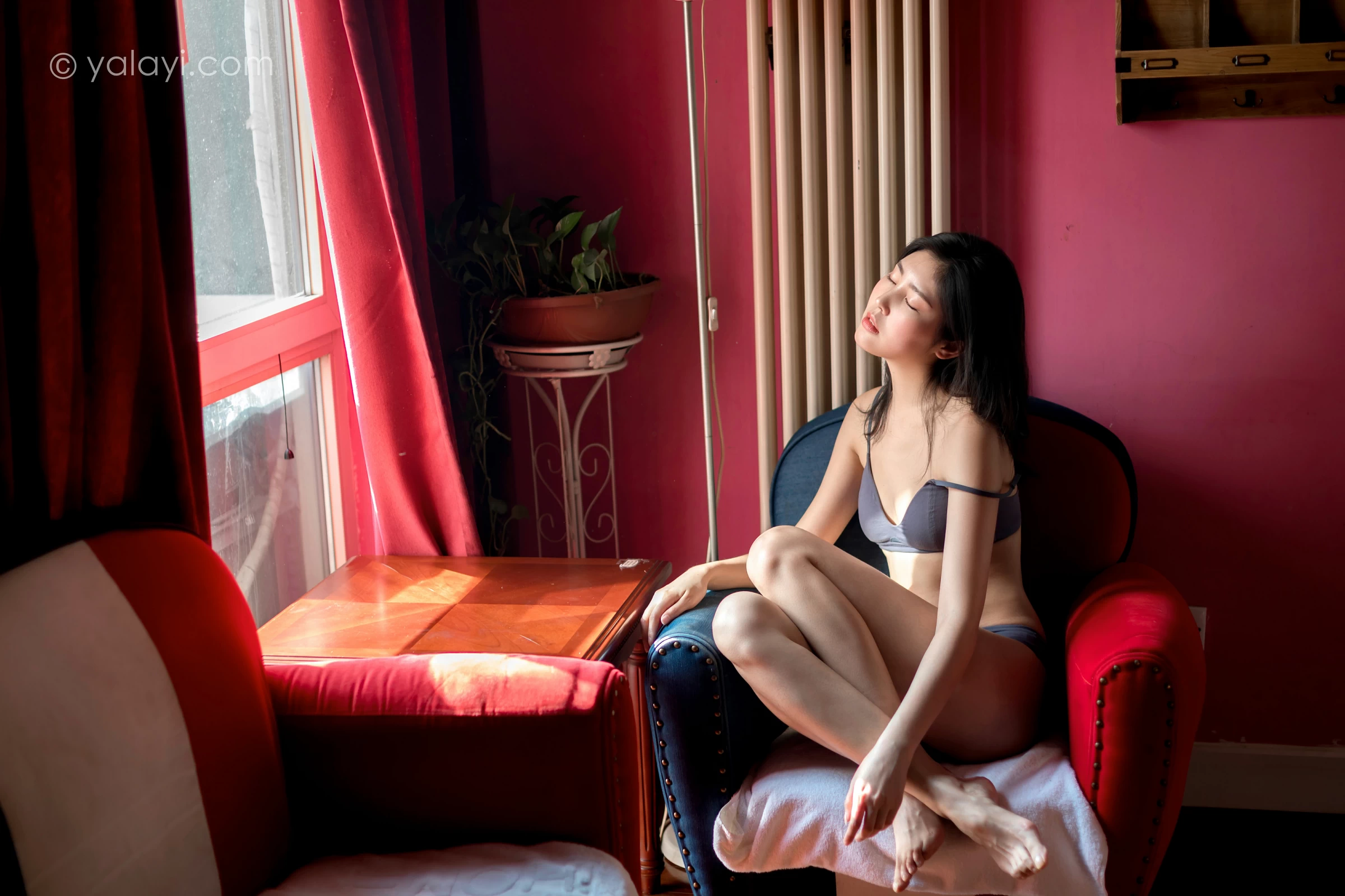 [YALAYI雅拉伊]NO.709 《追光》 苍儿 灰色内衣居家性感私房写真集第14张