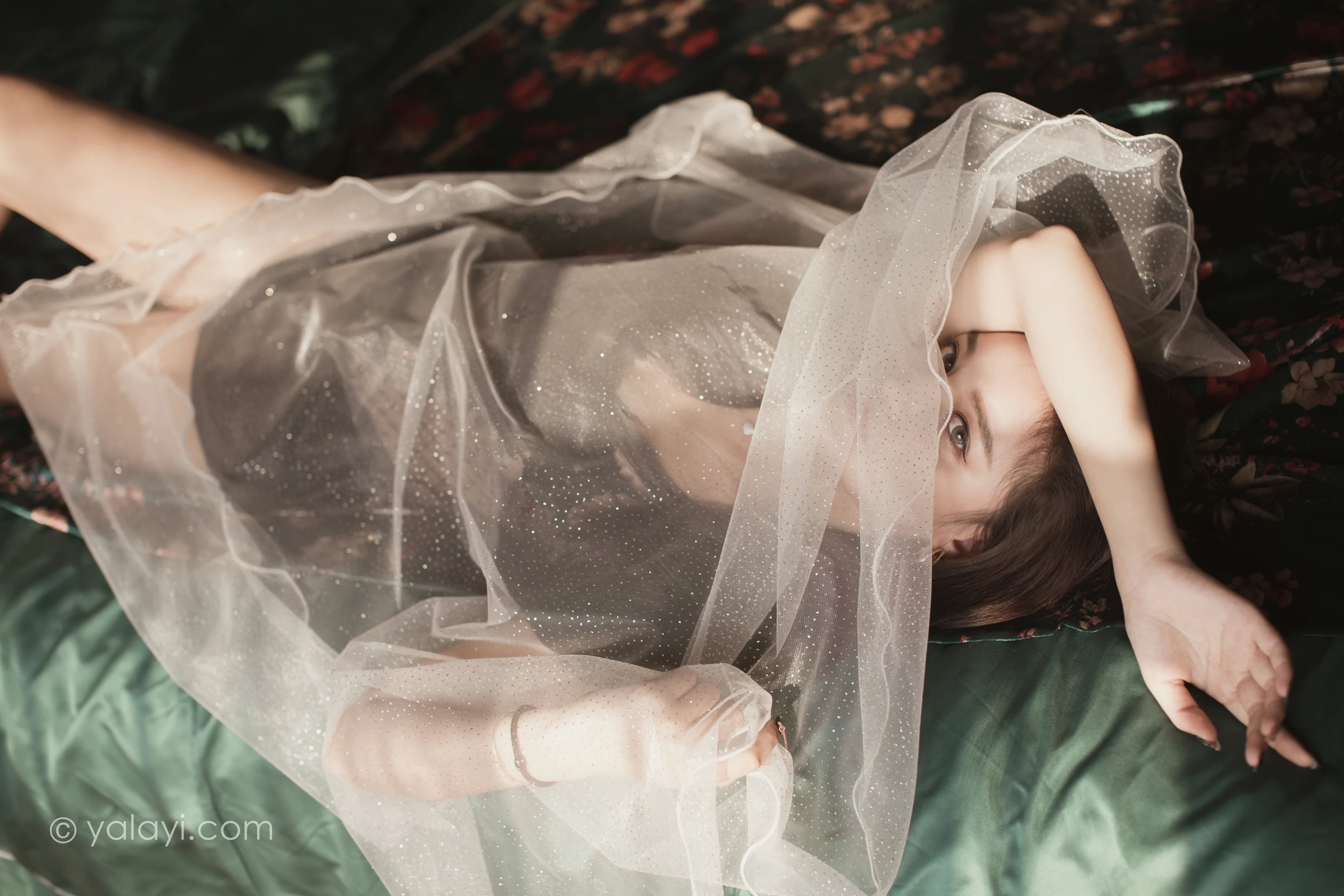 [YALAYI雅拉伊]NO.721 《面纱》 刘子炀 黑色透视情趣连体内衣性感私房写真集第2张