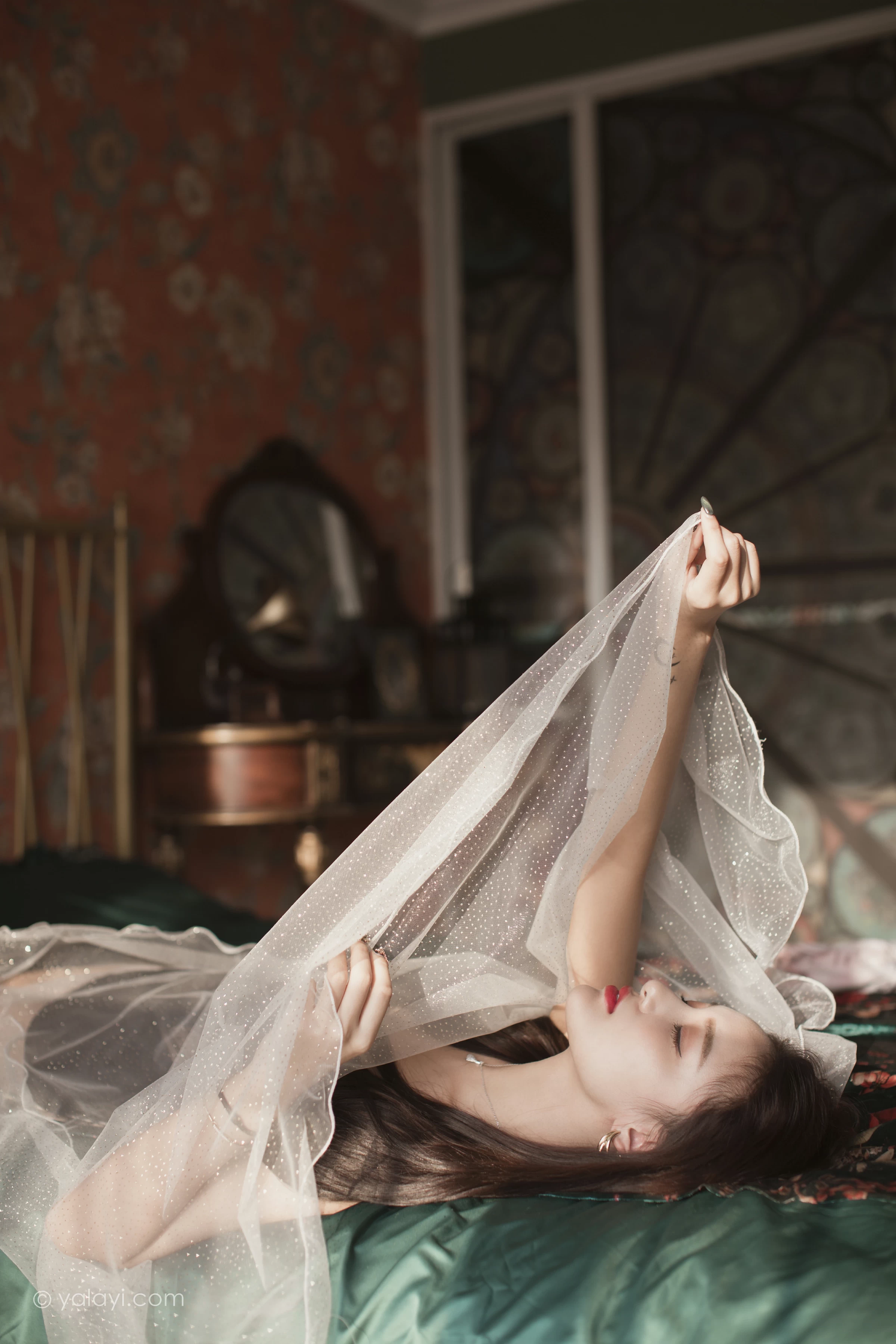 [YALAYI雅拉伊]NO.721 《面纱》 刘子炀 黑色透视情趣连体内衣性感私房写真集第3张
