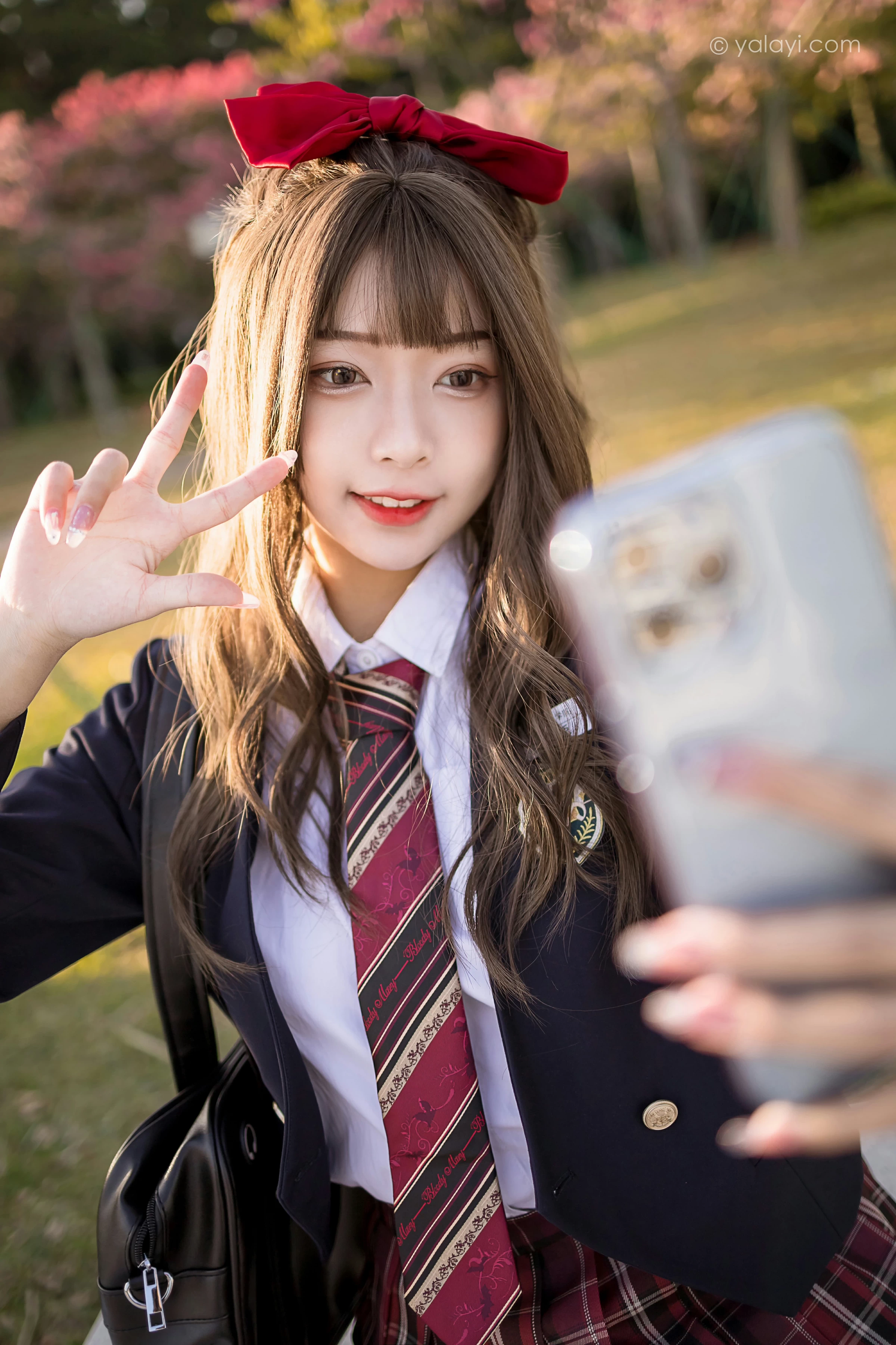 [YALAYI雅拉伊]2022.01.03 最美的青春 阿禾 蓝色JK制服衬衫加红色格子短裙私房写真集第2张