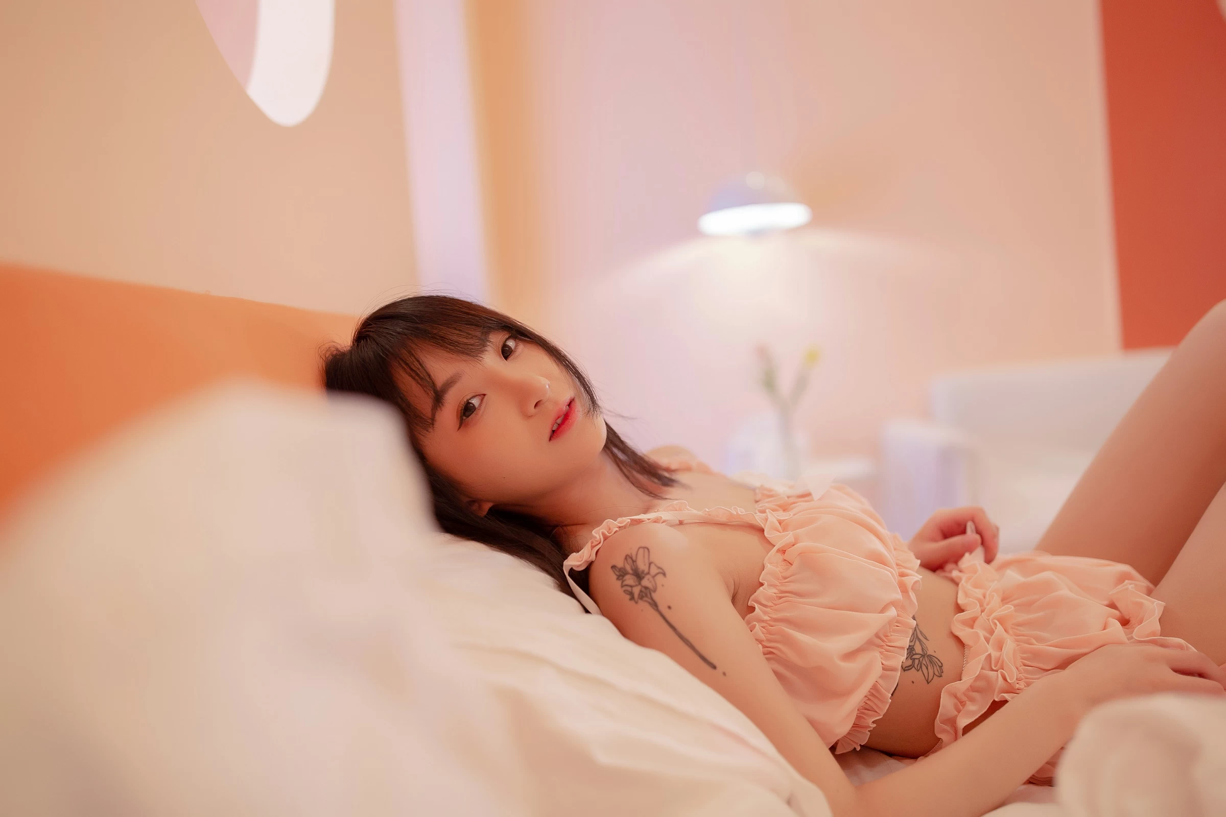 [YALAYI雅拉伊]NO.697 《女友宅日志》 落落 粉色情情趣内衣加短裤性感私房写真集第13张