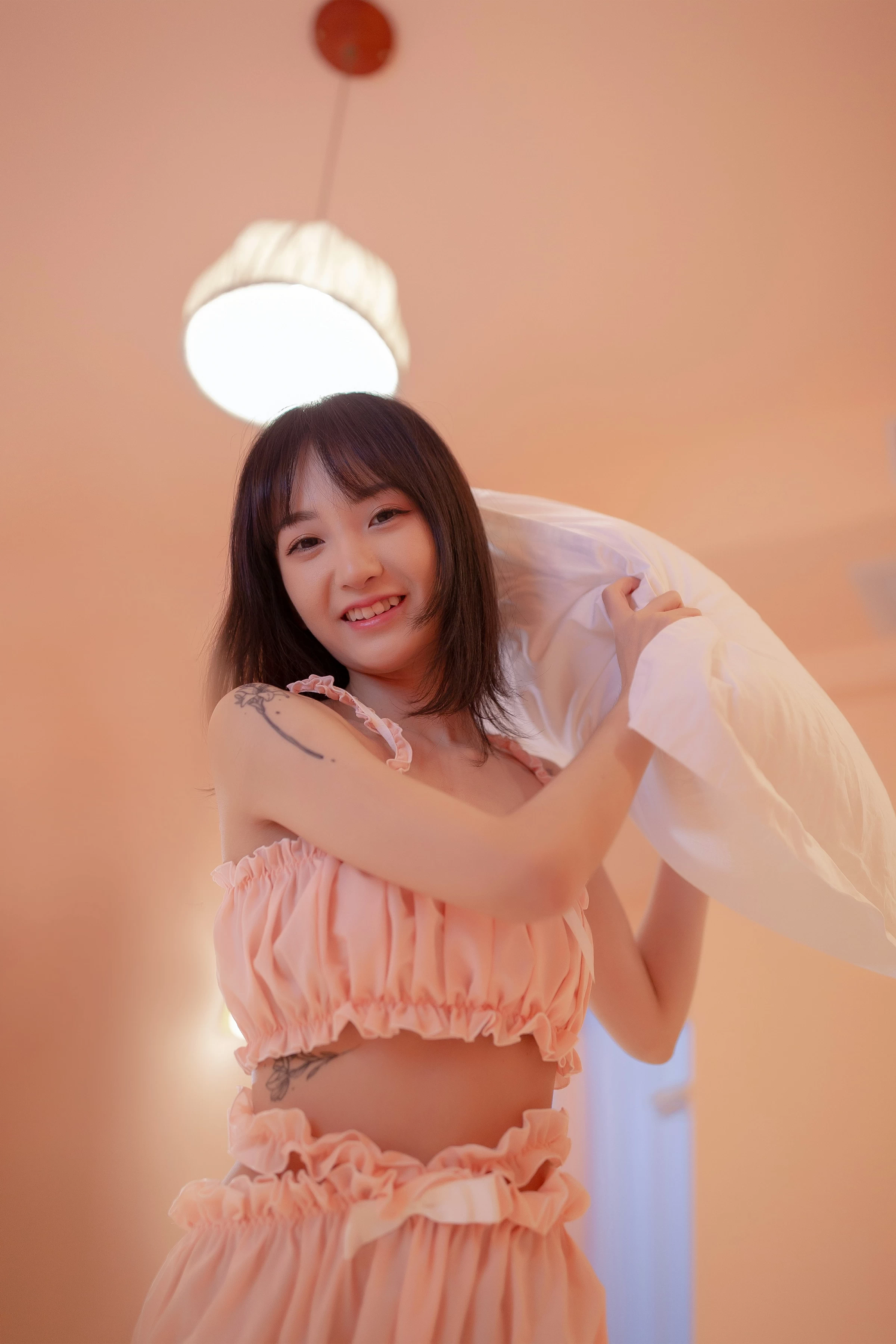 [YALAYI雅拉伊]NO.697 《女友宅日志》 落落 粉色情情趣内衣加短裤性感私房写真集第13张