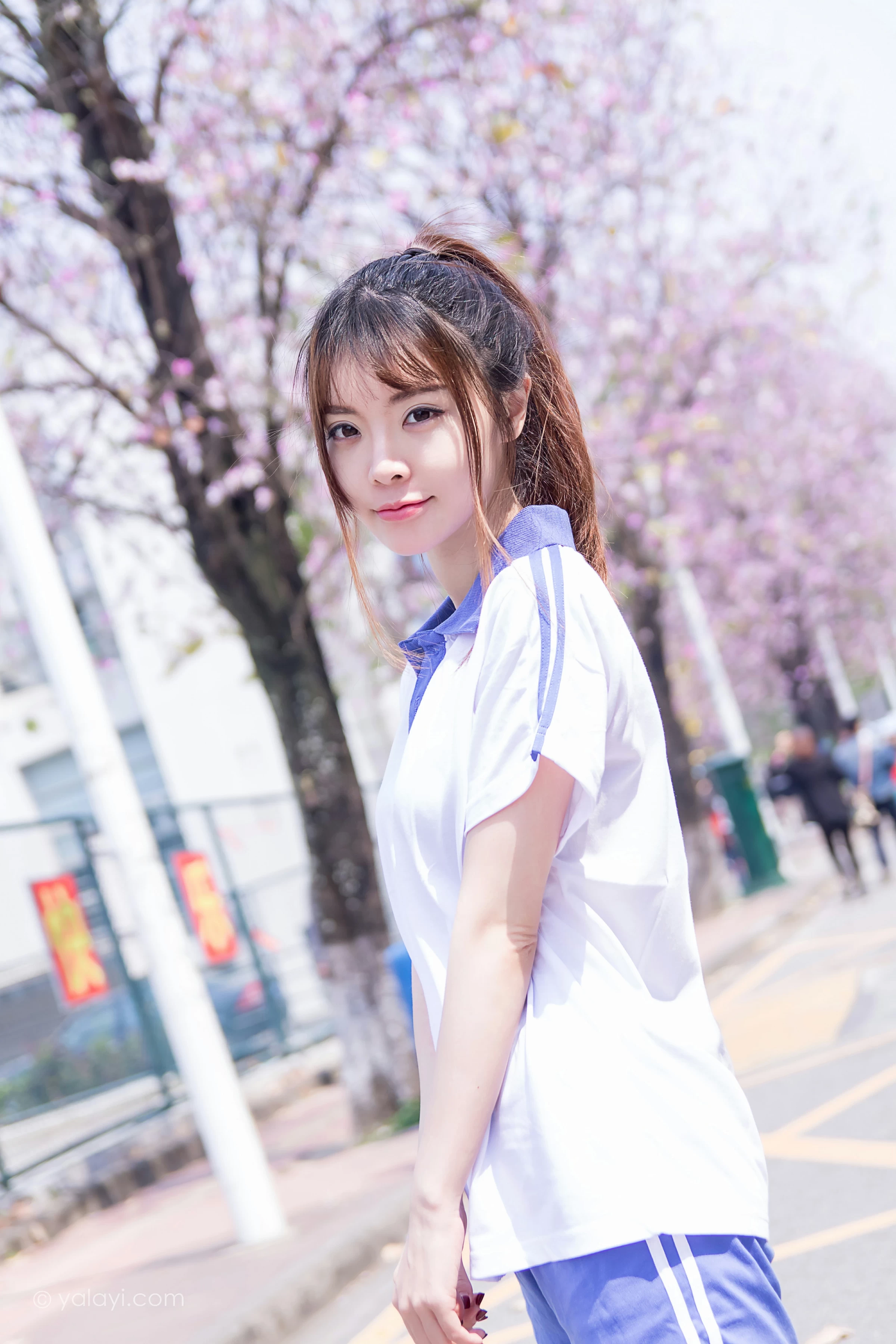 [YALAYI雅拉伊]NO.731 《那些年》 阳阳 白色短袖校服加蓝色短裤私房写真集第9张