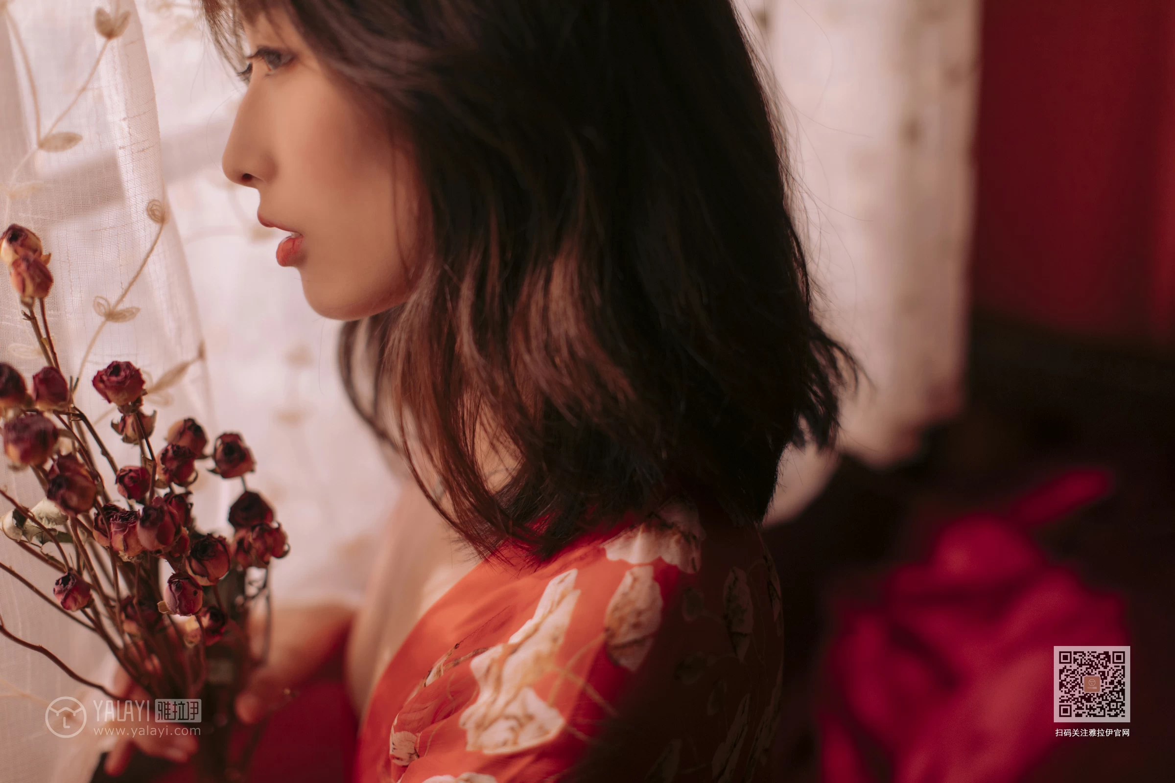 [YALAYI雅拉伊]Vol.460 红妆写真 佳佳 红色睡衣居家性感私房写真集第3张