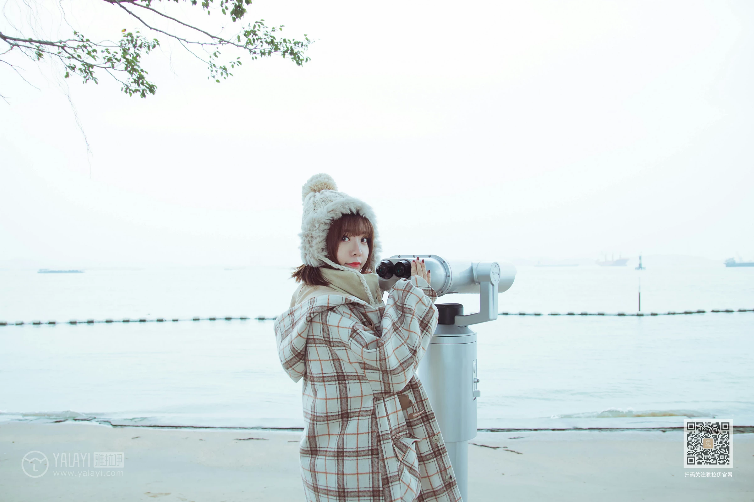 [YALAYI雅拉伊]Vol.515 冬日 阳阳 白色大衣加黑色短裙清纯可爱私房写真集第10张