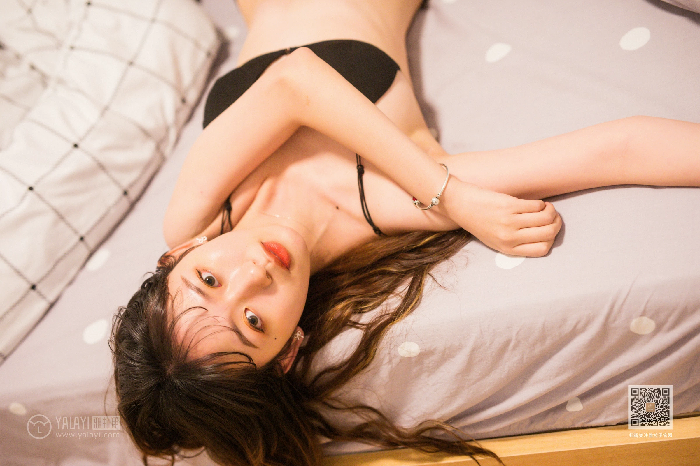 [YALAYI雅拉伊]Vol.532 醒不来的梦 晓琳 黑色内衣加牛仔热裤性感私房写真集第8张