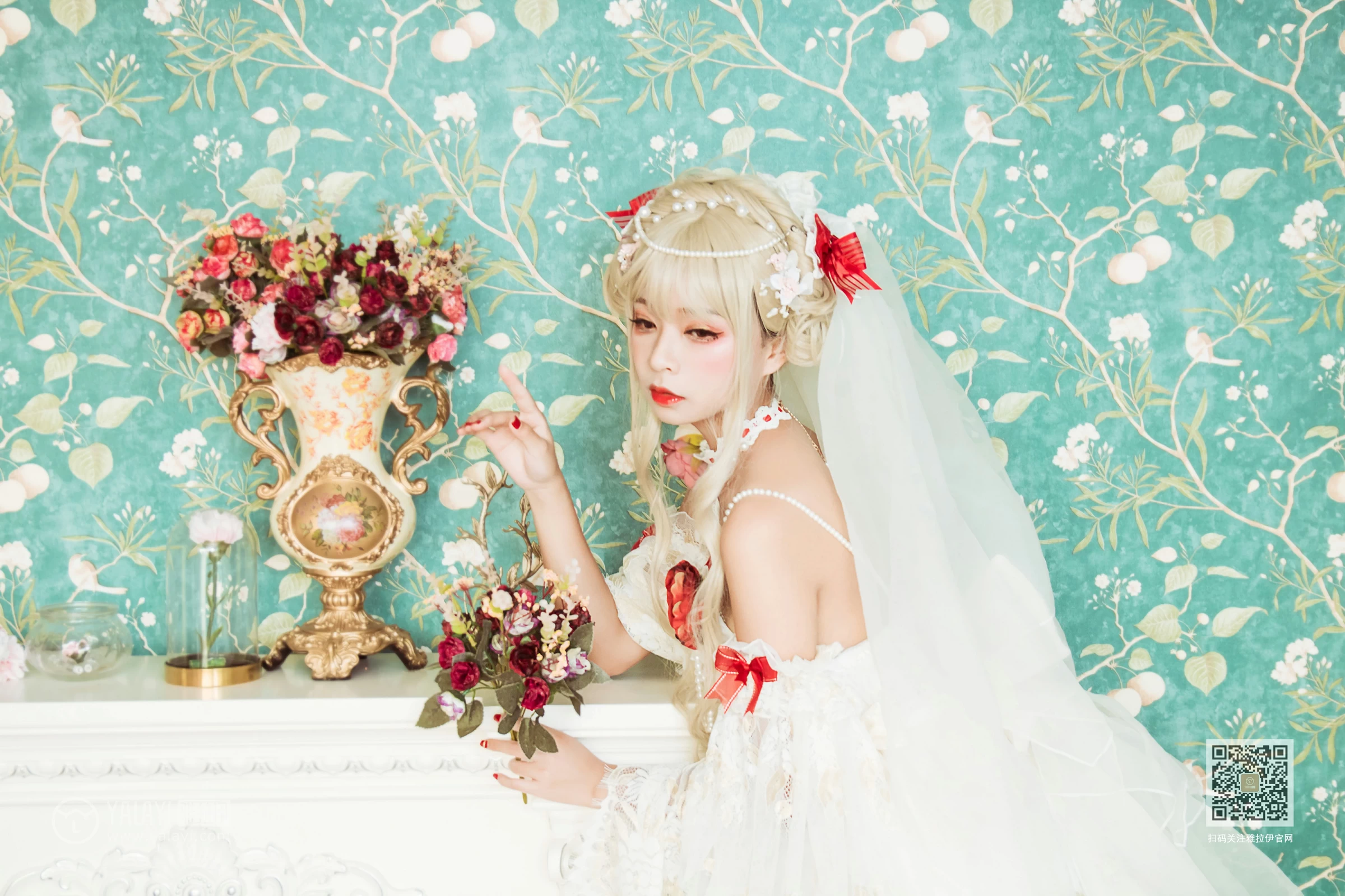 [YALAYI雅拉伊]Vol.521 梦幻洛丽塔 阿禾 白色情趣吊带连衣裙性感私房写真集第3张