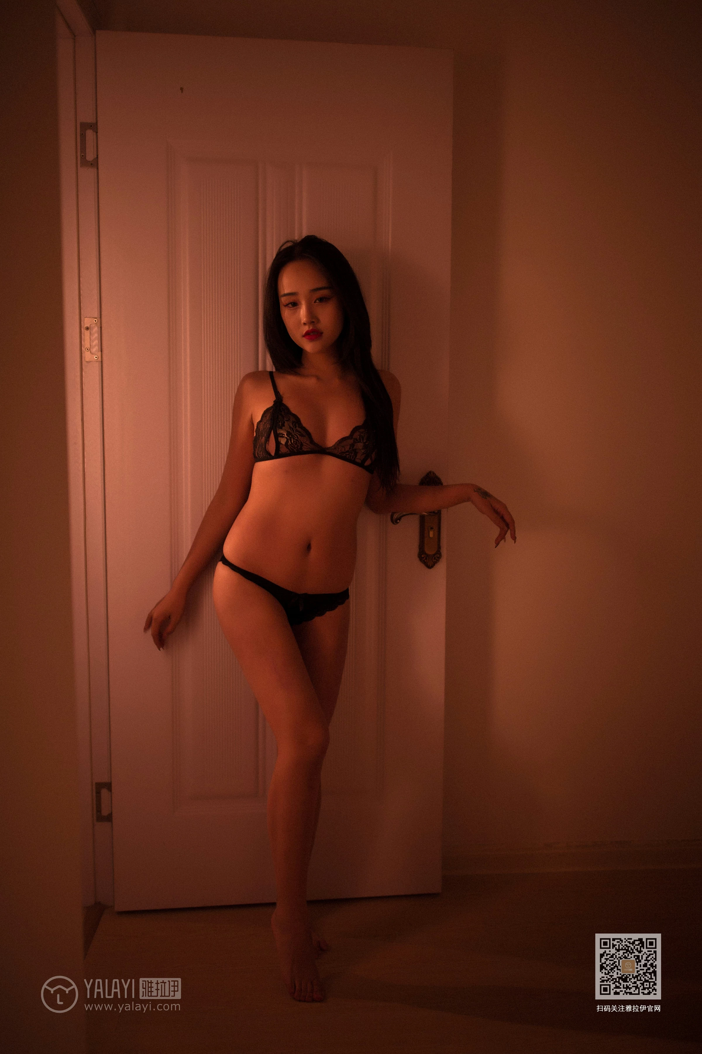 [YALAYI雅拉伊]Vol.522 黑色尤物 优优 透视情趣蕾丝内衣性感私房写真集第18张