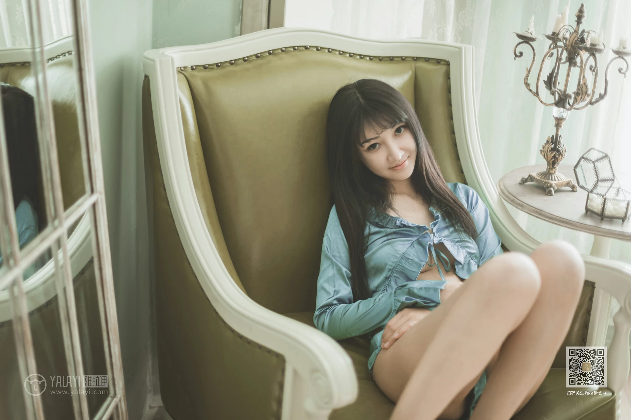 [YALAYI雅拉伊]Vol.527 坐我身边 韩熙 银色高腰上衣加情趣短裙性感私房写真集第10张