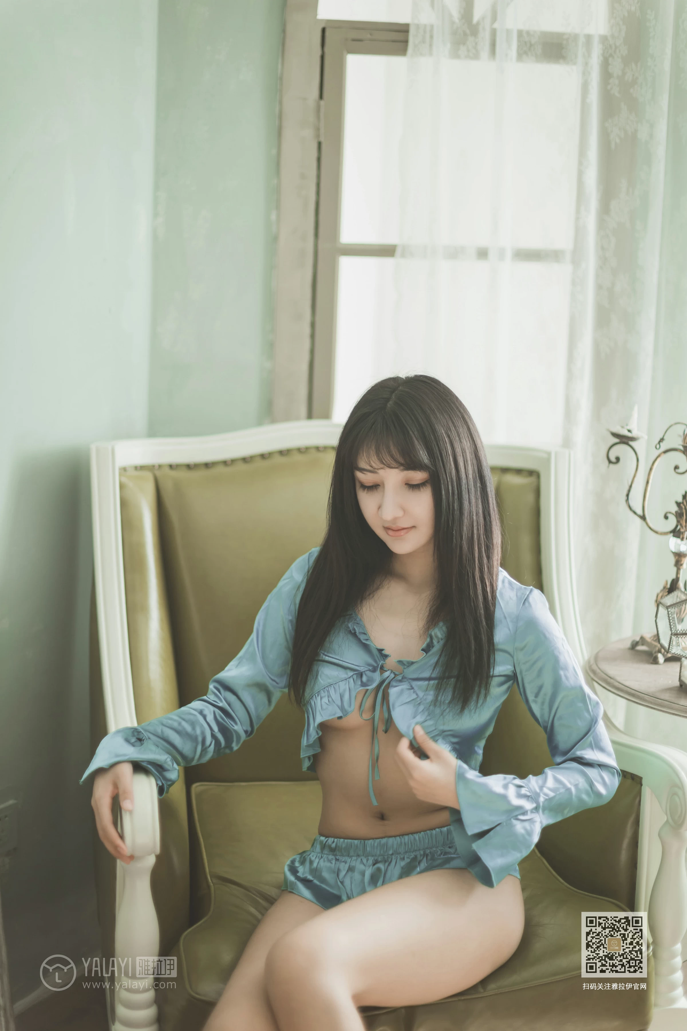 [YALAYI雅拉伊]Vol.527 坐我身边 韩熙 银色高腰上衣加情趣短裙性感私房写真集第11张