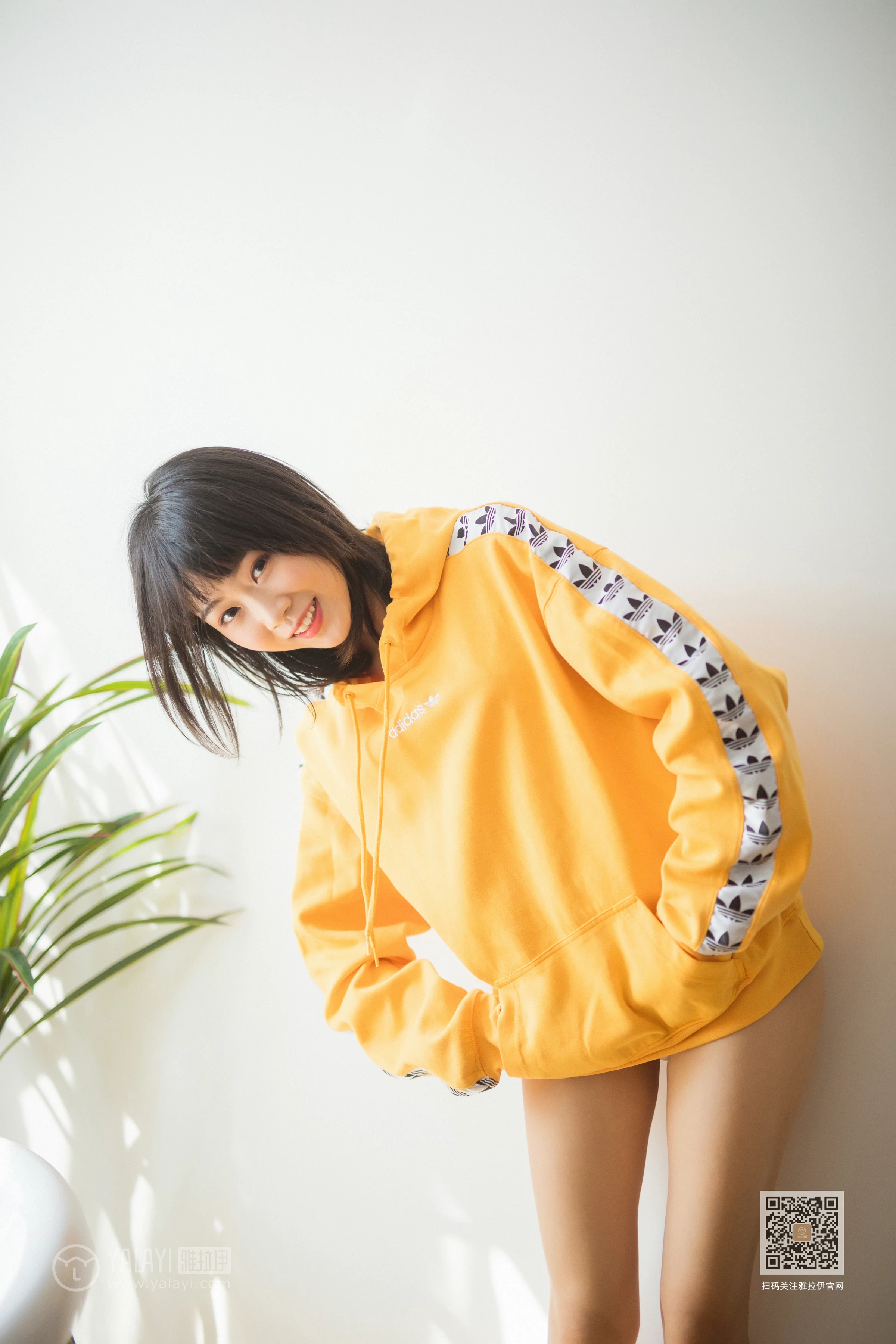 [YALAYI雅拉伊]Vol.528 缤纷阳光 粉粉 橙色卫衣加白色性感内衣私房写真集第8张