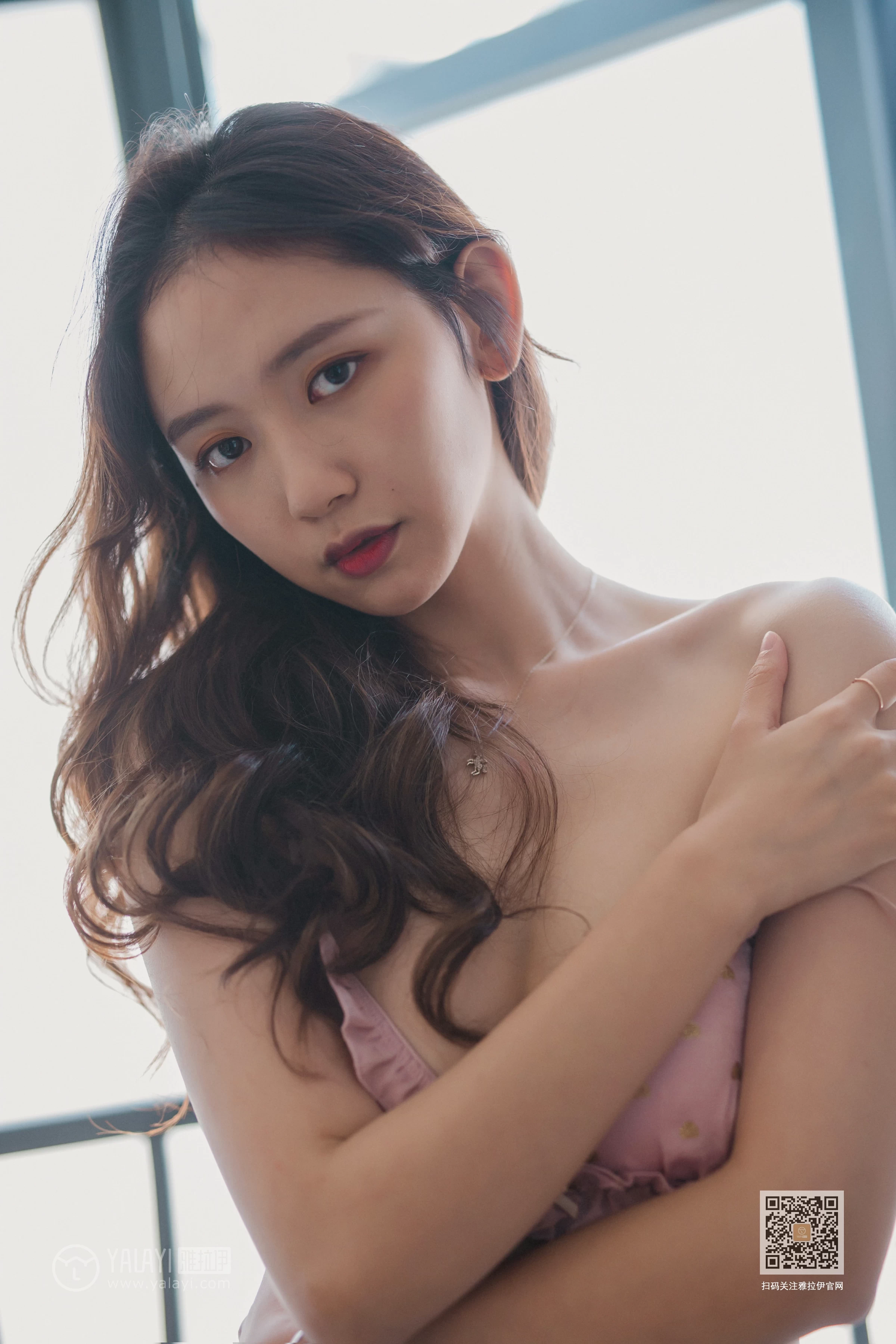 [YALAYI雅拉伊]Vol.549 粉红的午后 晓琳 粉色性感内衣居家私房写真集第9张