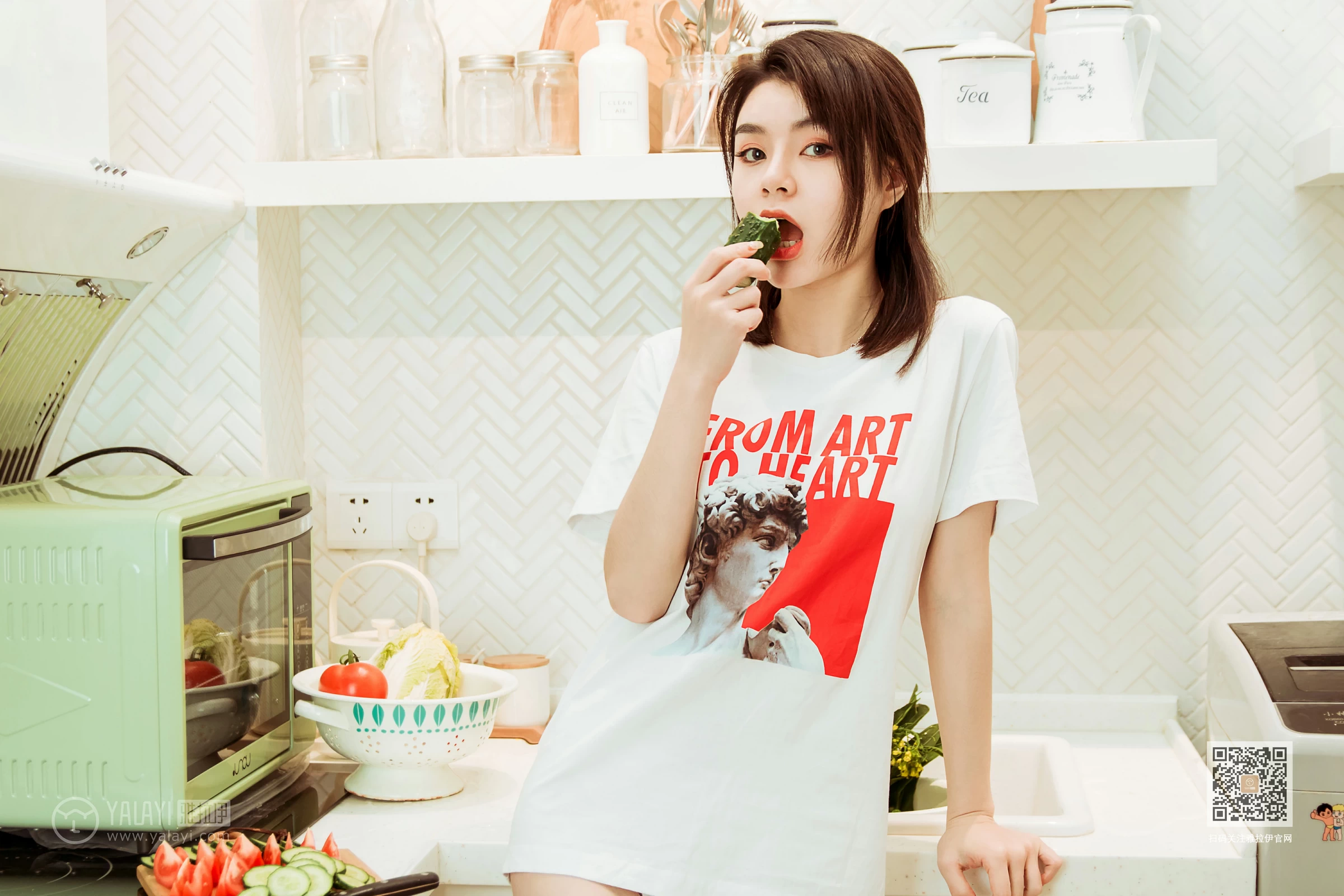 [YALAYI雅拉伊]Vol.554 蓉蓉的瘦身餐 白色短袖加白色蕾丝内裤性感私房写真集第3张