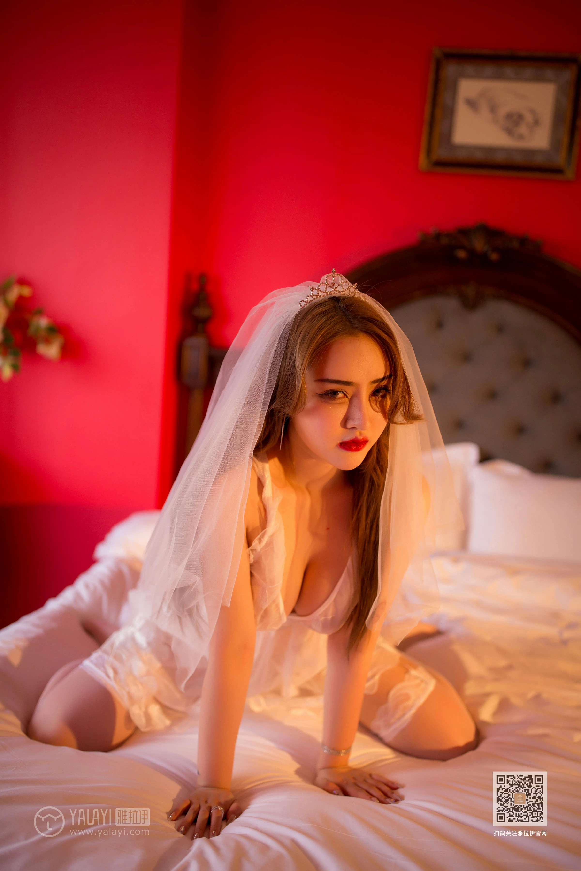 [YALAYI雅拉伊]Vol.555 专属新娘 芸夕 透视情趣婚纱加白色丝袜美腿玉足性感私房写真集第4张