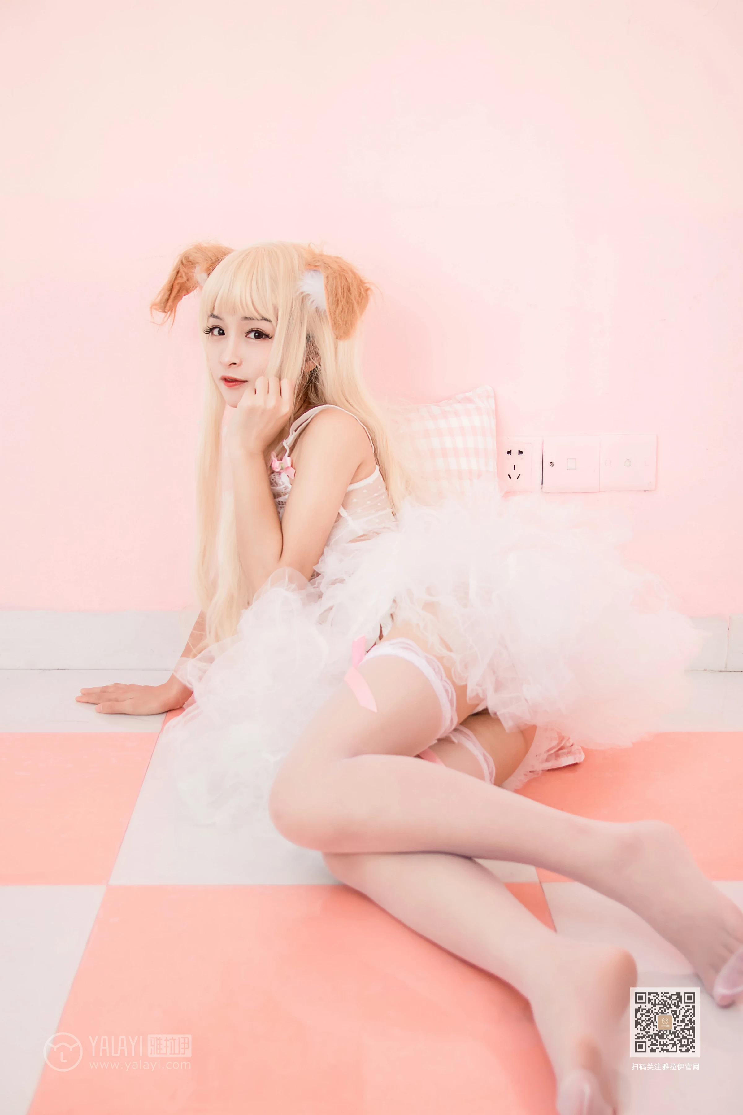 [YALAYI雅拉伊]Vol.562 二代妖精 艾丽 粉色透视情趣内衣加粉色丝袜美腿性感私房写真集第14张