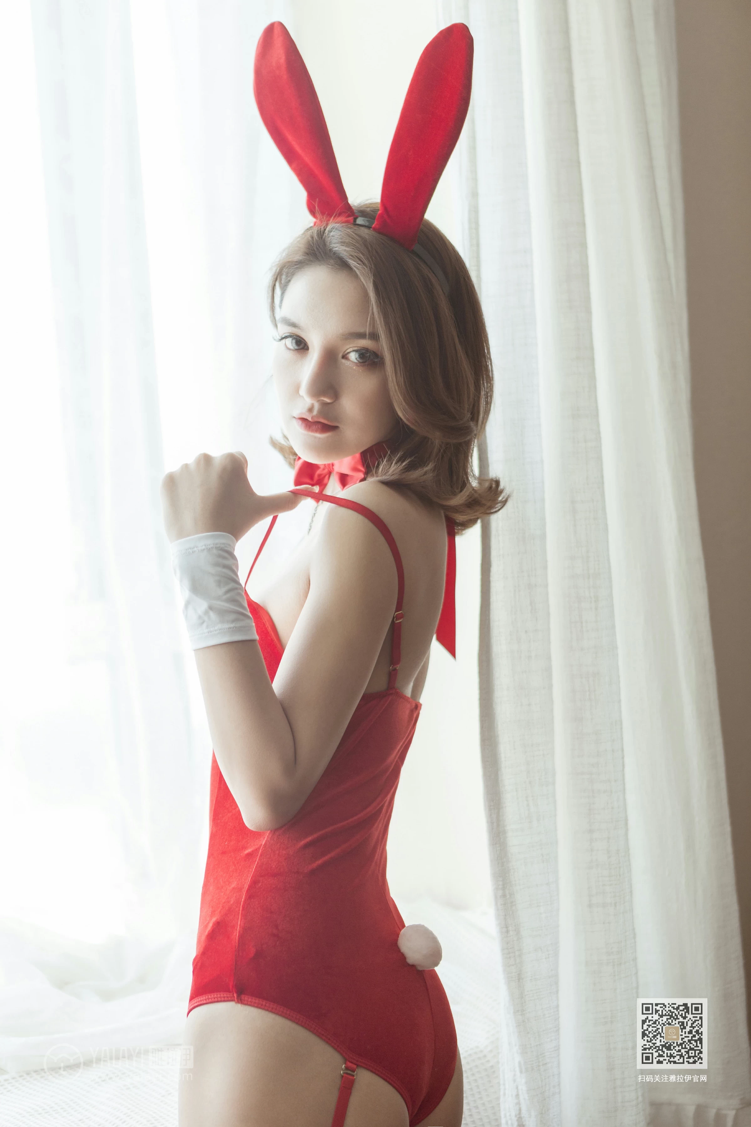 [YALAYI雅拉伊]Vol.565 小红兔 刘子炀 红色情趣制服内衣加红色丝袜美腿性感私房写真集第14张